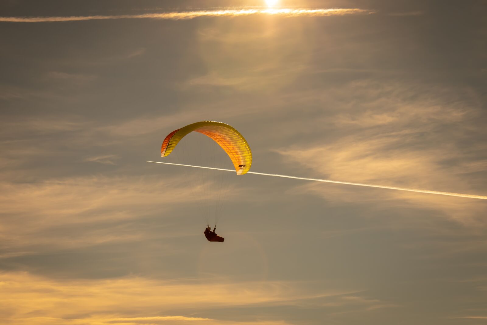 Canon EOS 200D (EOS Rebel SL2 / EOS Kiss X9) sample photo. Paragliding, flying, sky photography