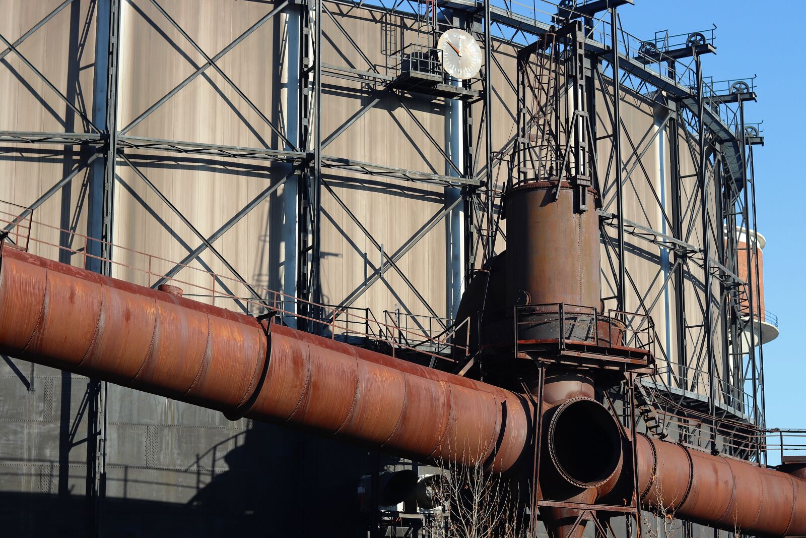 Canon EOS 77D (EOS 9000D / EOS 770D) + Canon EF 50mm F1.8 STM sample photo. History, industry, iron photography