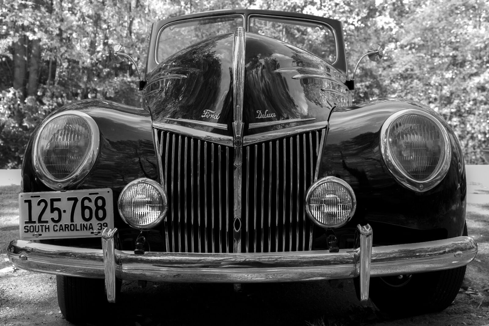 Canon EF 24-70mm F4L IS USM sample photo. Ford, car, black and photography