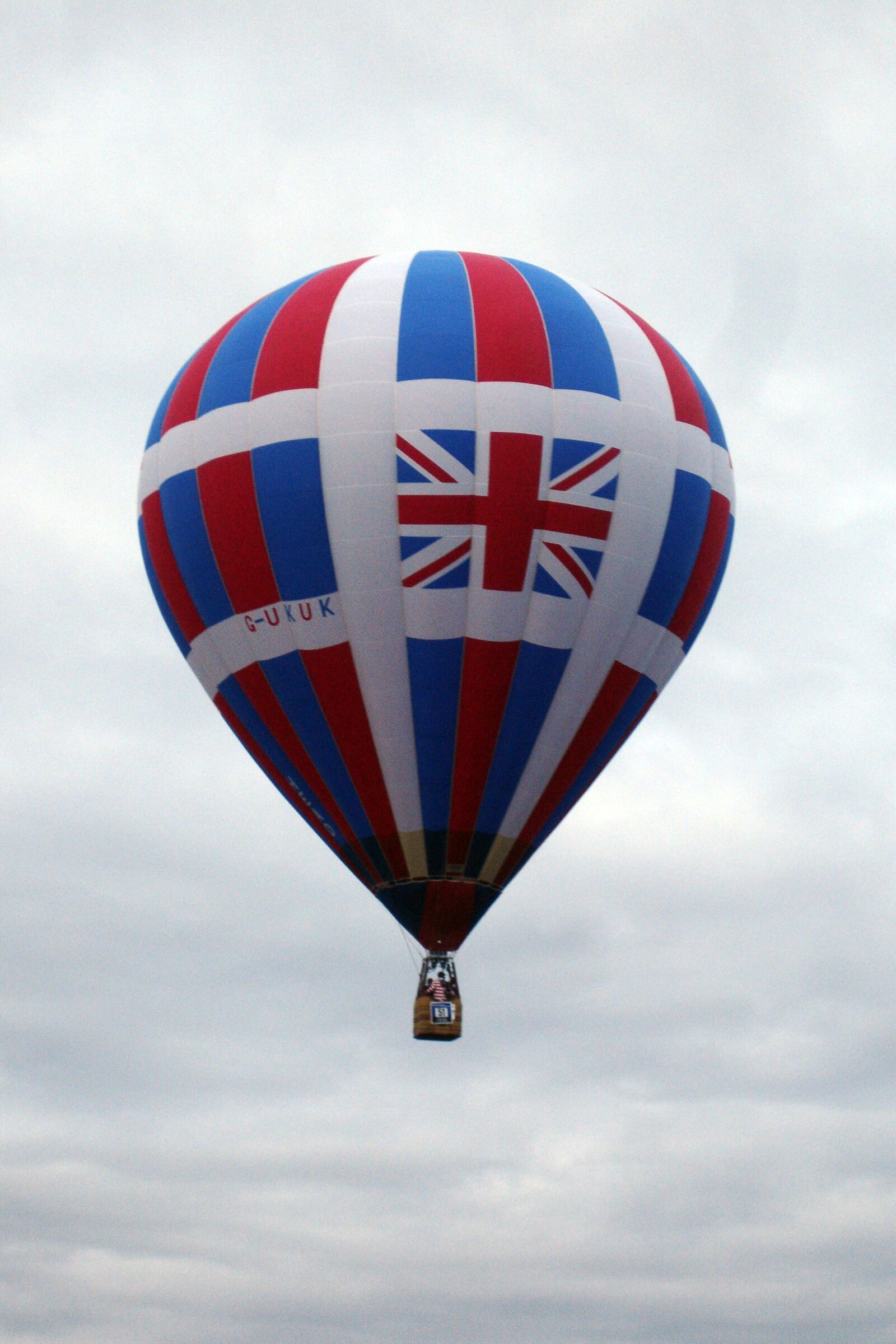 Sony DSC-P200 sample photo. Hot air balloon, sky photography