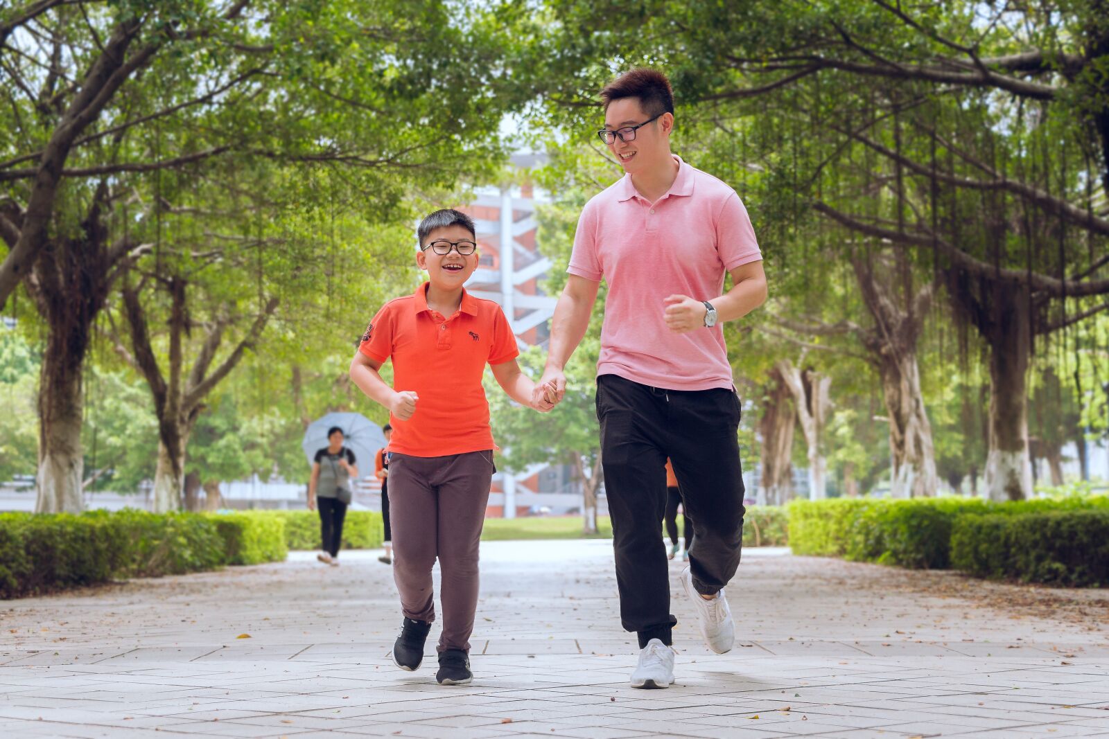 Canon EOS 70D sample photo. A person, jogging, laugh photography