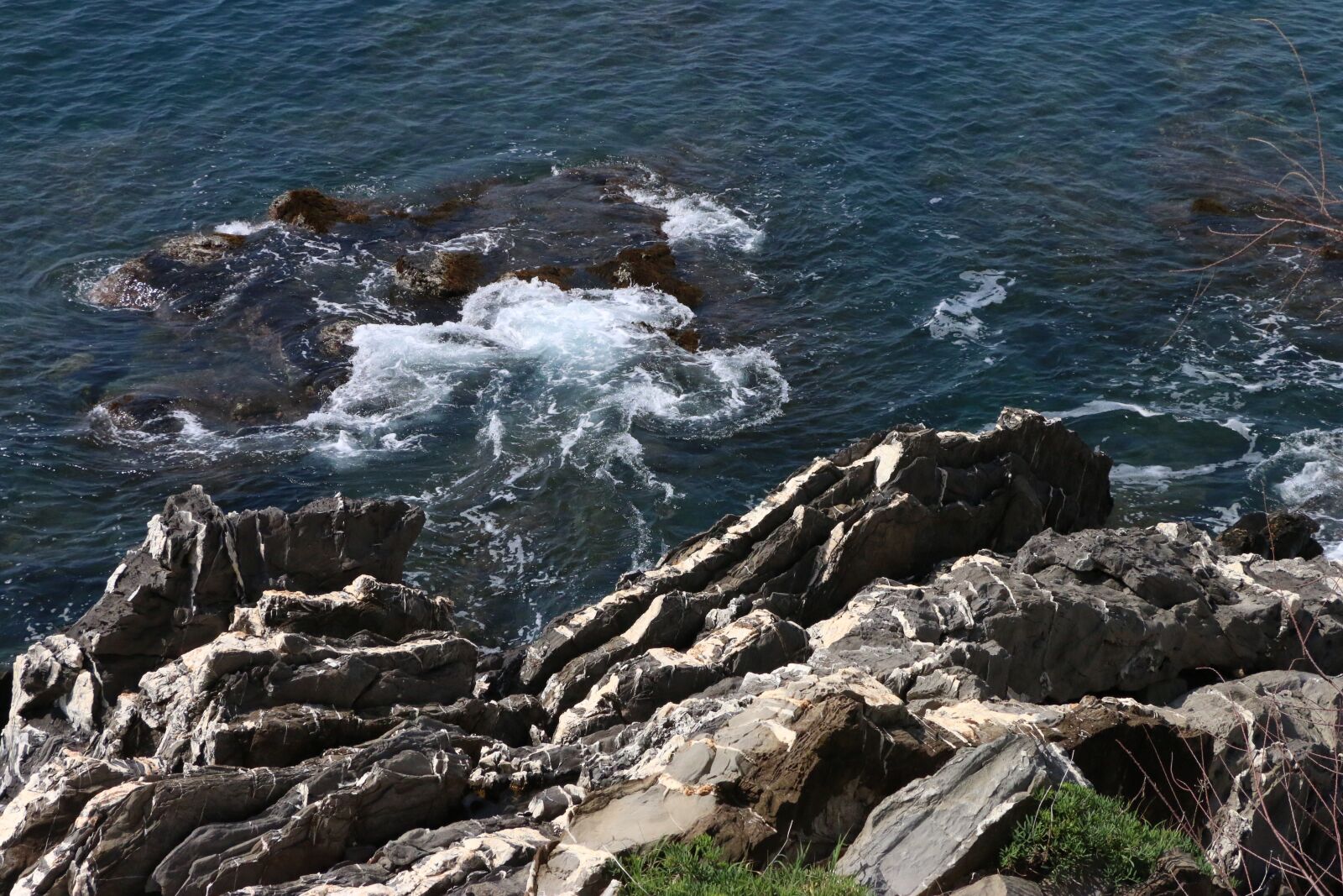 Canon EOS 70D sample photo. Sea, rocks, waves photography