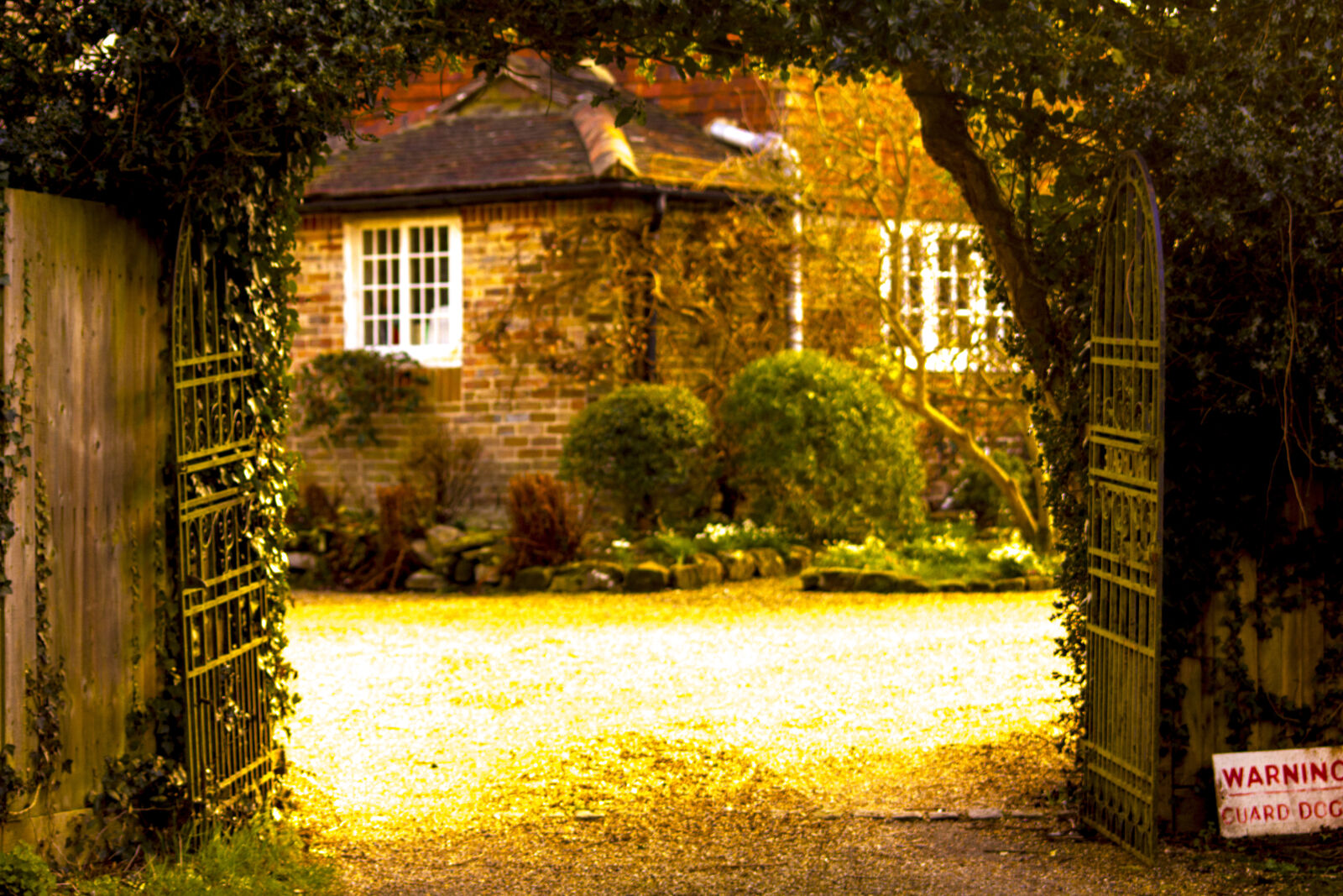 Canon EOS 550D (EOS Rebel T2i / EOS Kiss X4) sample photo. Countryside, england, garden, gate photography