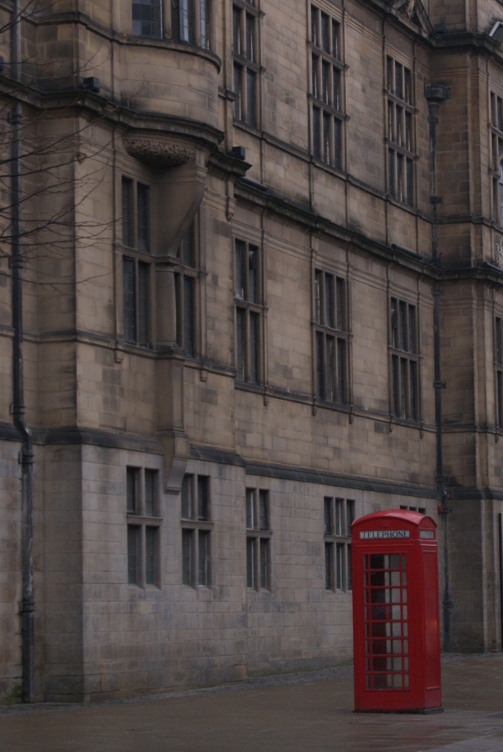 Sony Alpha DSLR-A230 sample photo. Red, phone, booth photography