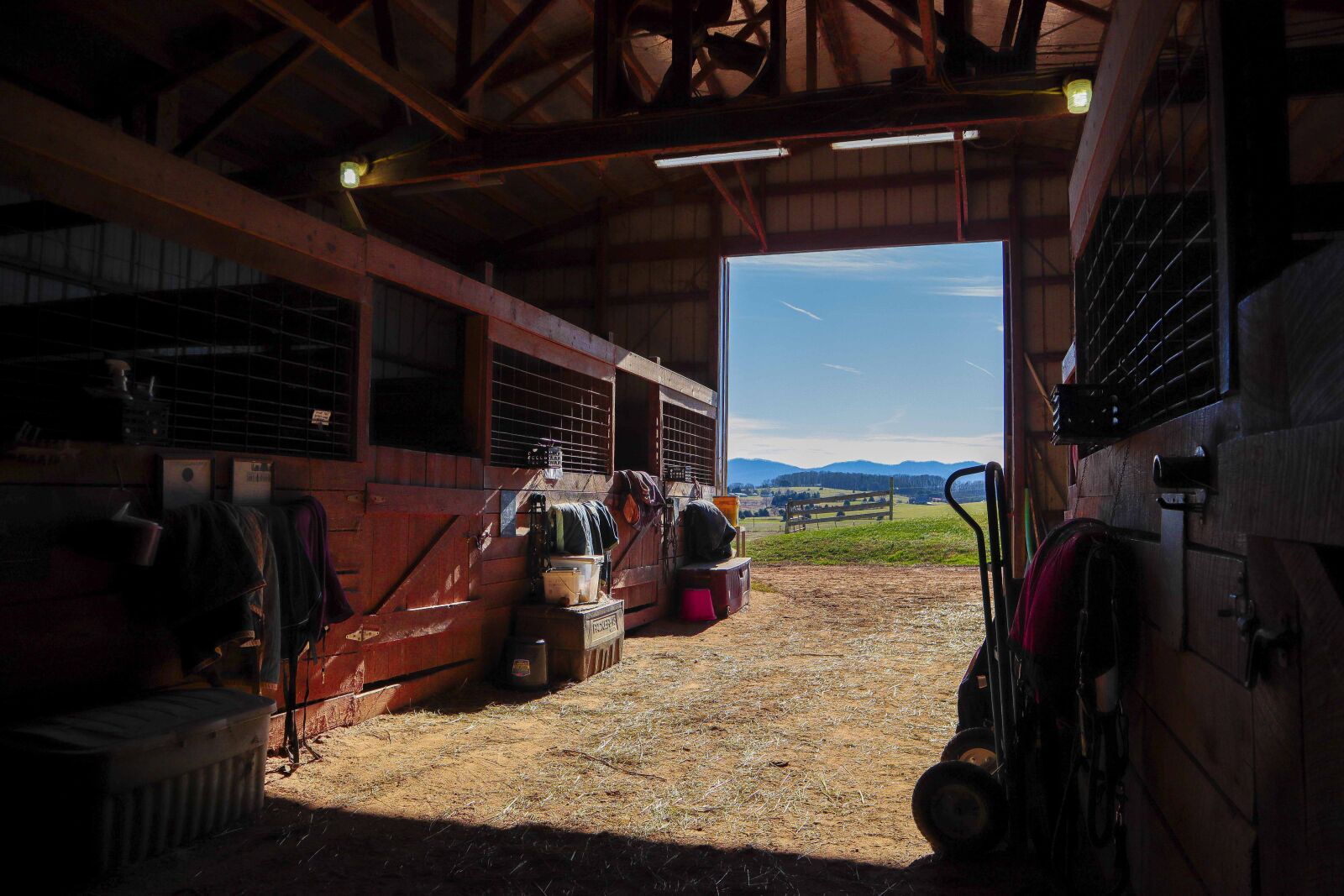 Canon EOS M50 (EOS Kiss M) sample photo. Barn, horse barn, stable photography