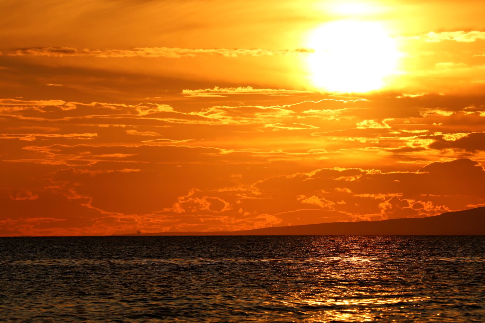 Canon EOS 200D (EOS Rebel SL2 / EOS Kiss X9) sample photo. Sunset, clouds, sea photography