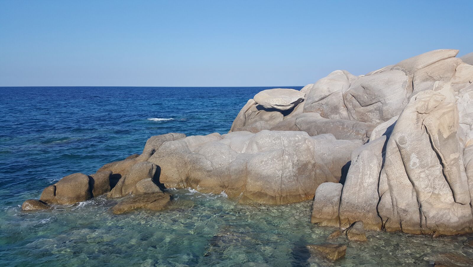 Samsung Galaxy S6 sample photo. Sea, rocks, summer photography