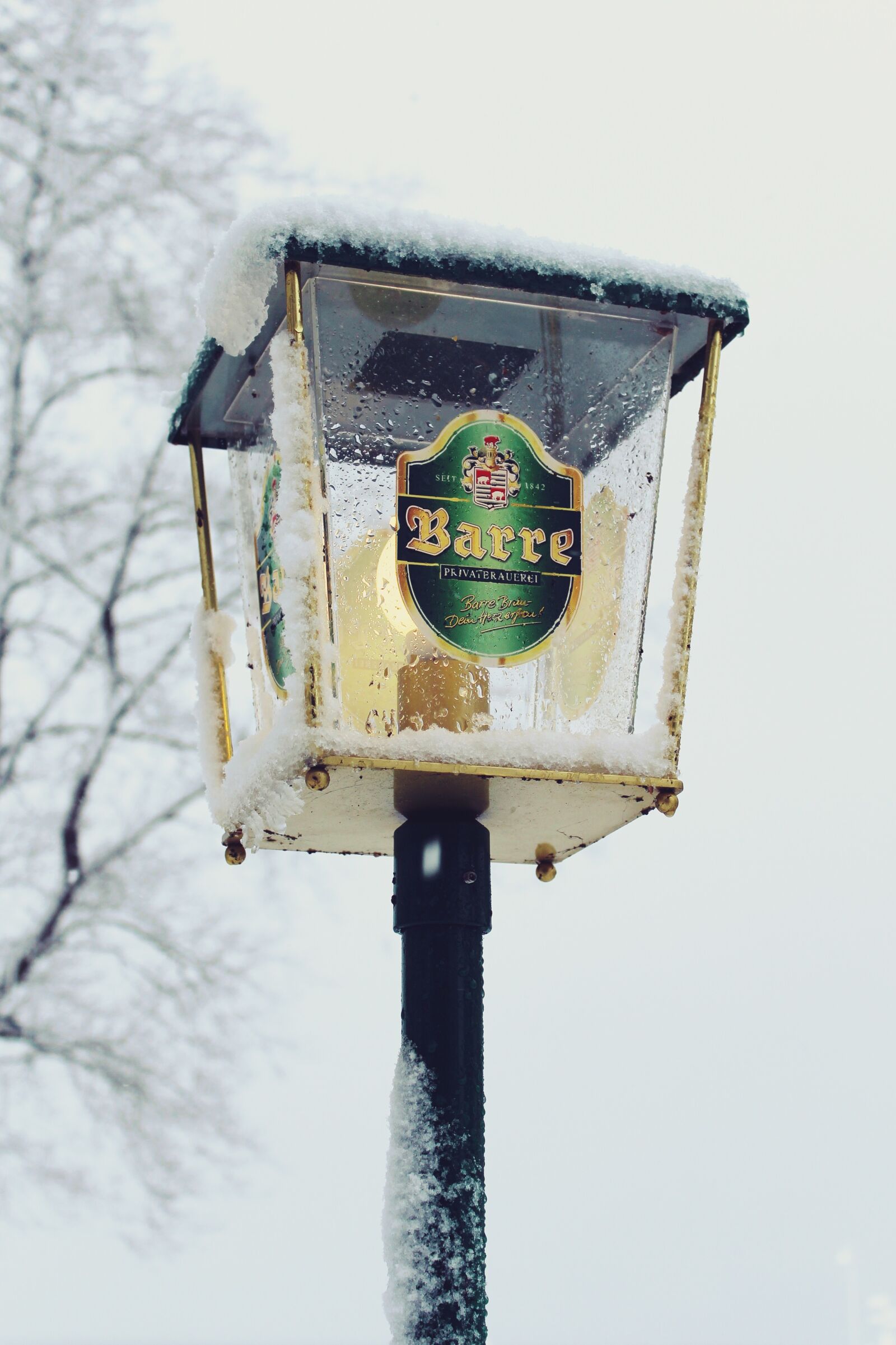 Canon EOS 1200D (EOS Rebel T5 / EOS Kiss X70 / EOS Hi) sample photo. Lantern, pub, shining photography