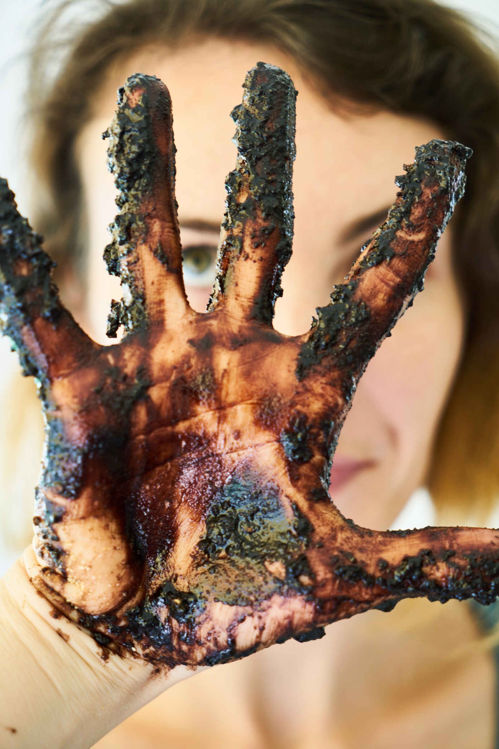 Sony a7R II sample photo. Hands, chocolate, woman photography