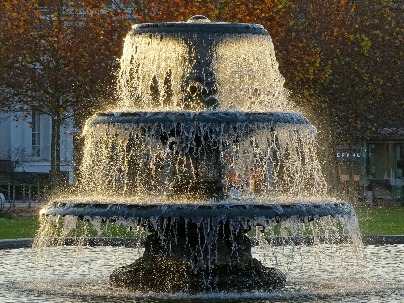 Sony Cyber-shot DSC-HX400V sample photo. Wiesbaden, fountain, autumn photography