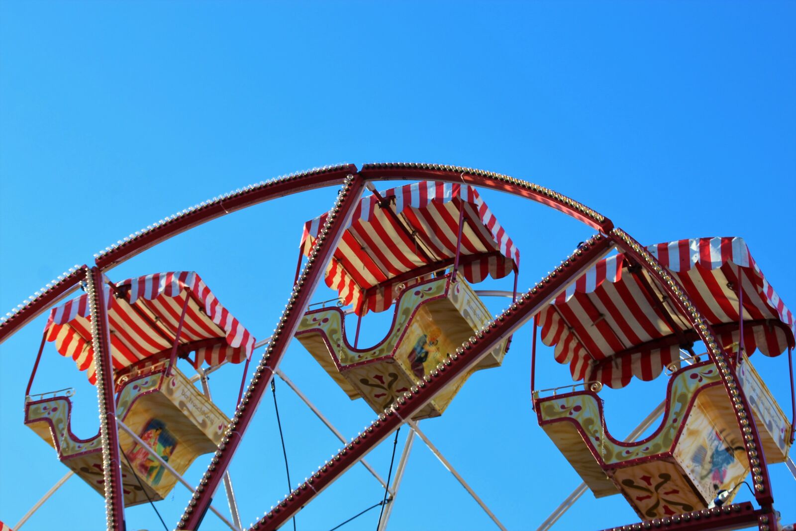 Canon EOS 1200D (EOS Rebel T5 / EOS Kiss X70 / EOS Hi) sample photo. Ferris wheel, carousel, year photography