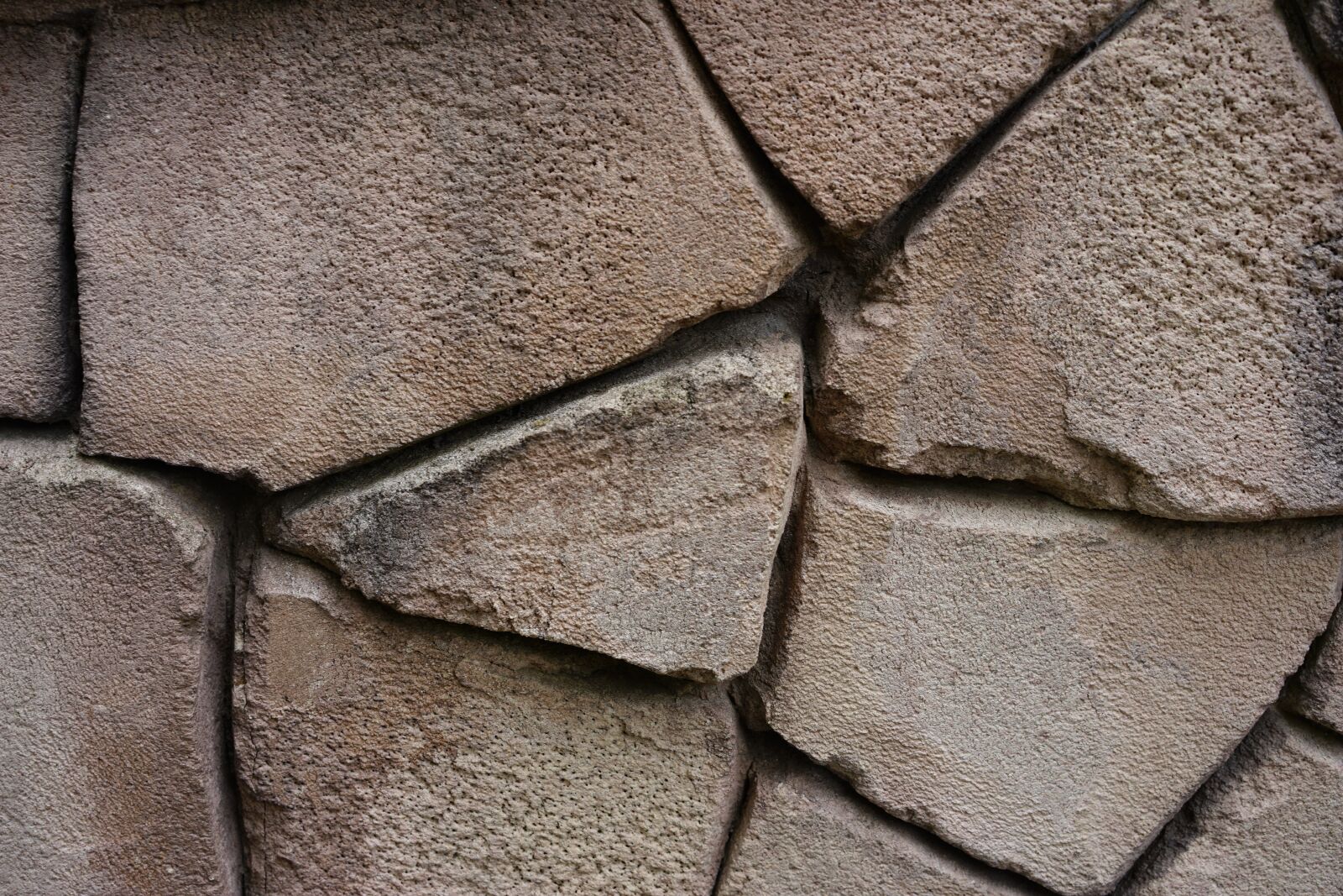 Sony a7 II + Sony Sonnar T* FE 55mm F1.8 ZA sample photo. Structure, background, stone wall photography