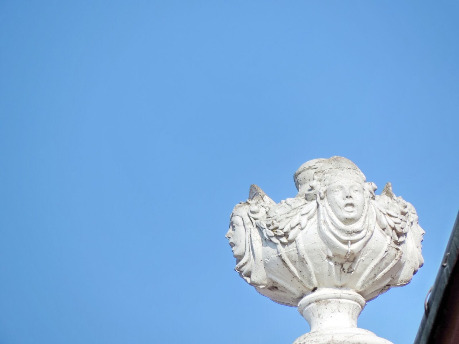 Nikon Coolpix P520 sample photo. Architecture, sculpture, column, statue photography