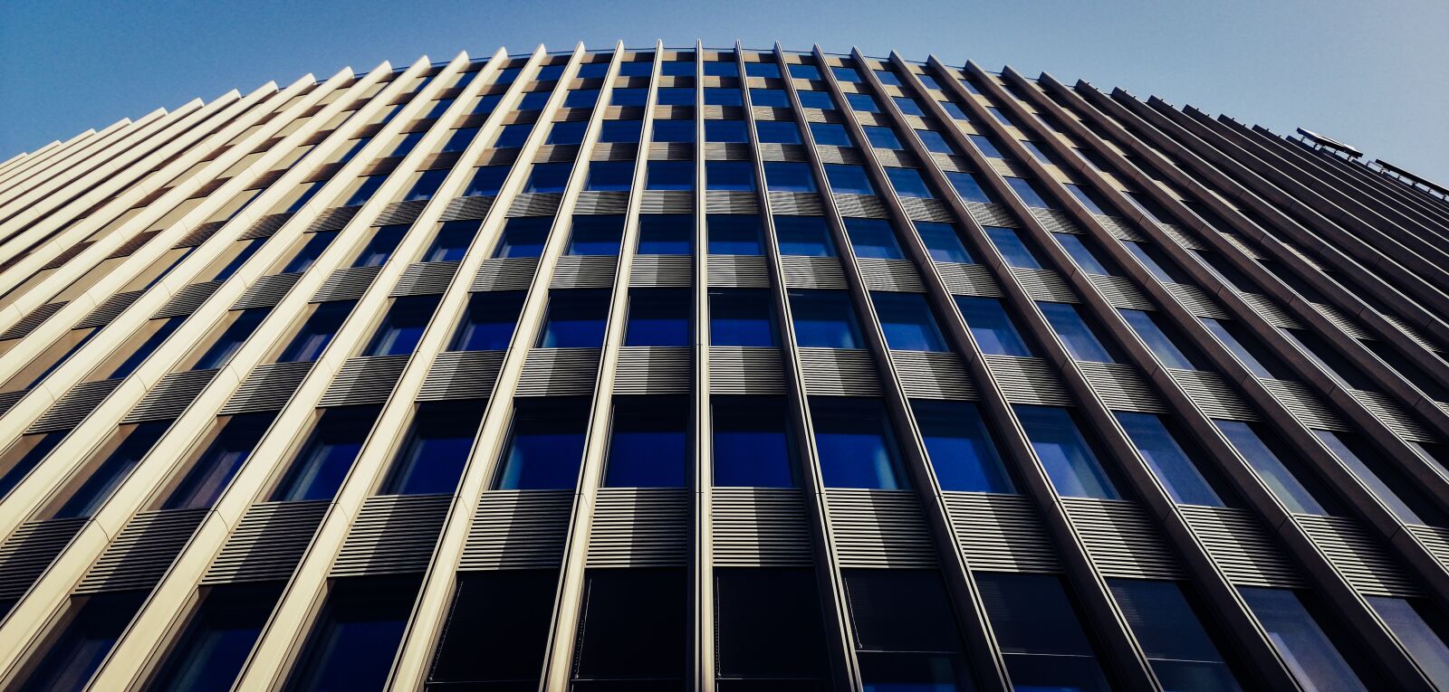 HUAWEI SNE-LX1 sample photo. Facade, building, modern photography