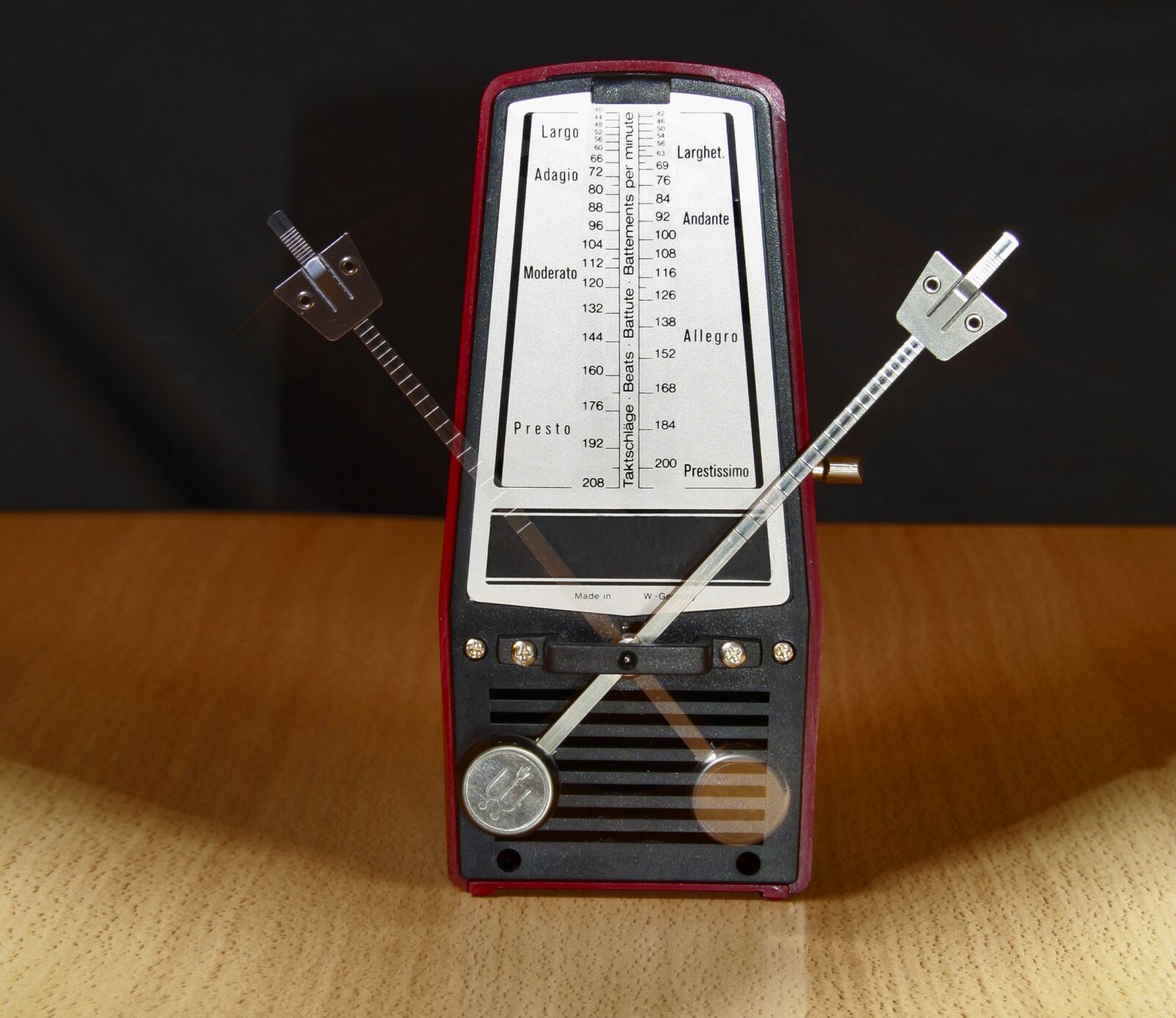 Canon EOS 1000D (EOS Digital Rebel XS / EOS Kiss F) sample photo. Metronome, clock, music photography