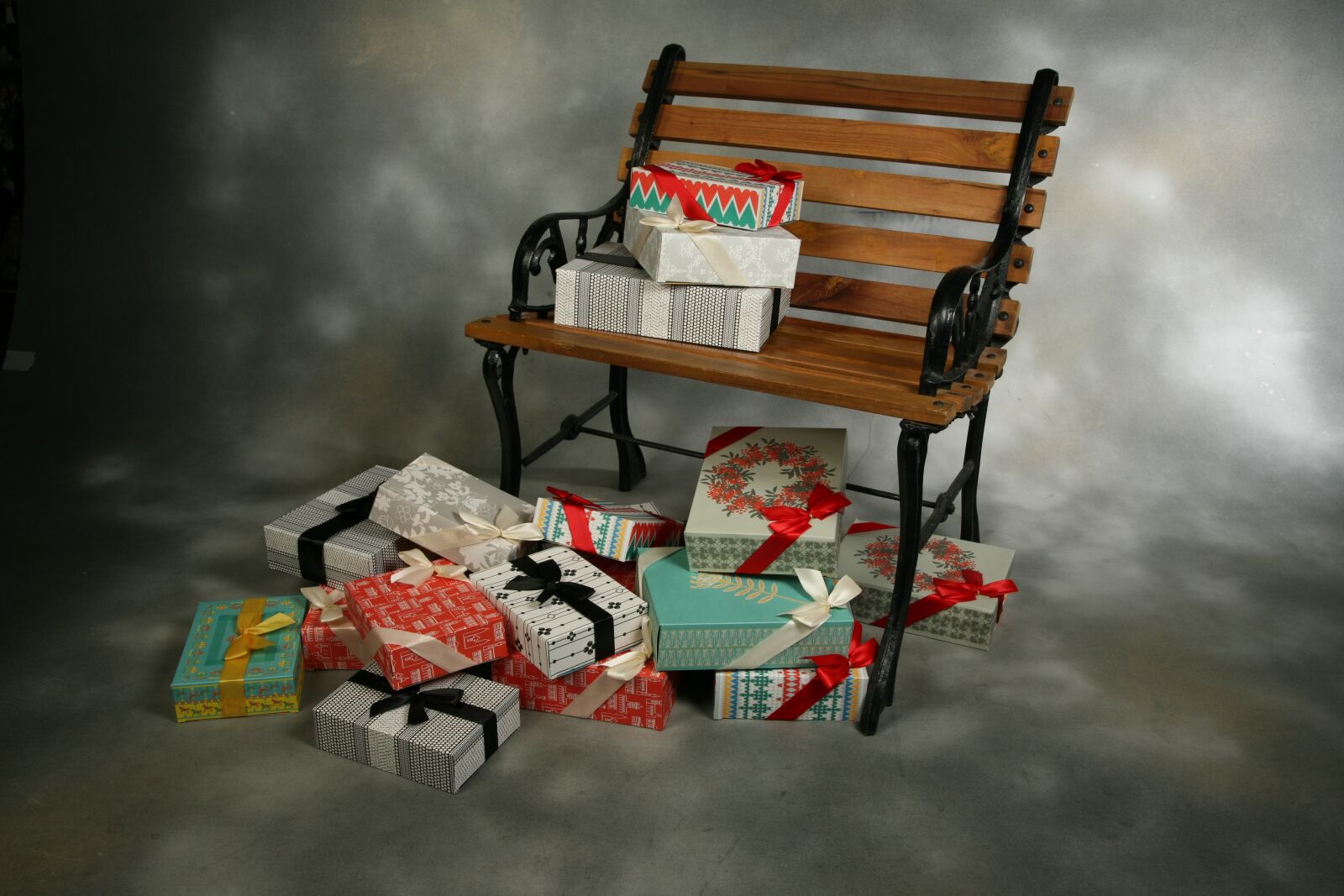 Canon EOS 5D sample photo. Christmas gift, gift packaging photography