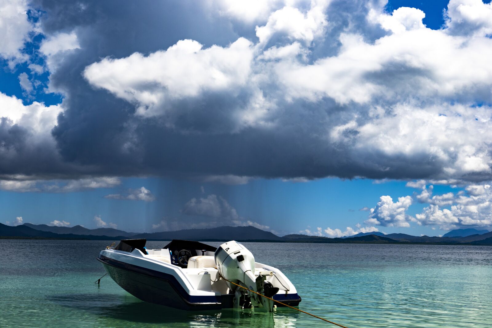 Canon EF 16-35mm F4L IS USM sample photo. Clouds, rains, seas photography