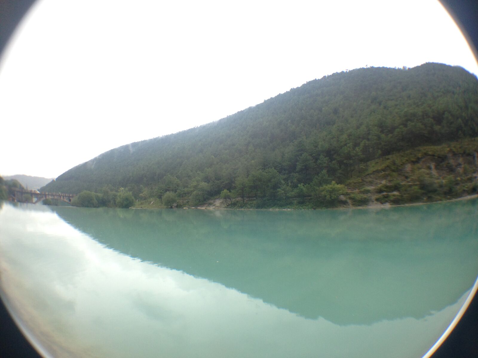 iPhone 5c back camera 4.12mm f/2.4 sample photo. Water photography