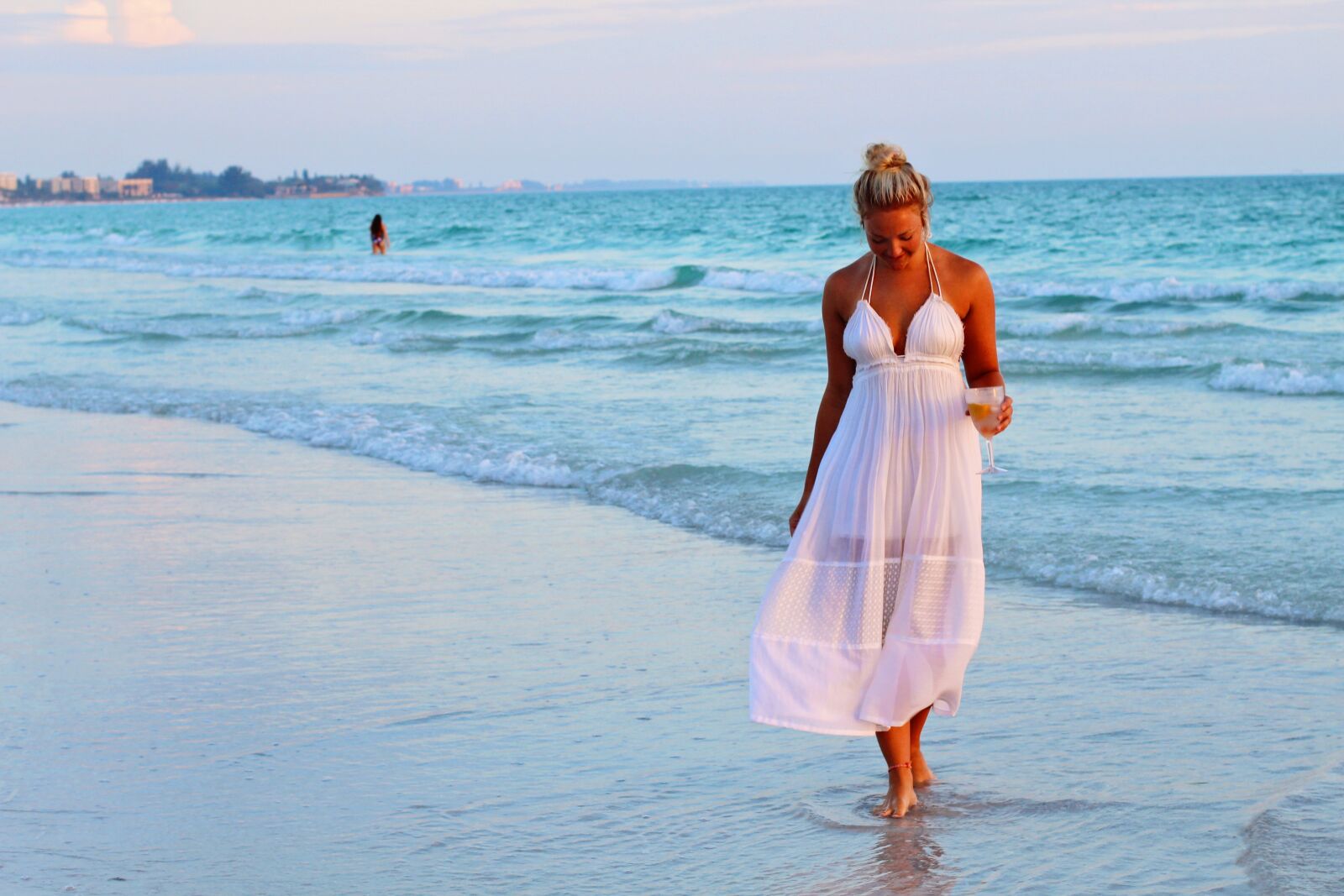 Canon EF 50mm F1.4 USM sample photo. Pretty girl, beach, sea photography