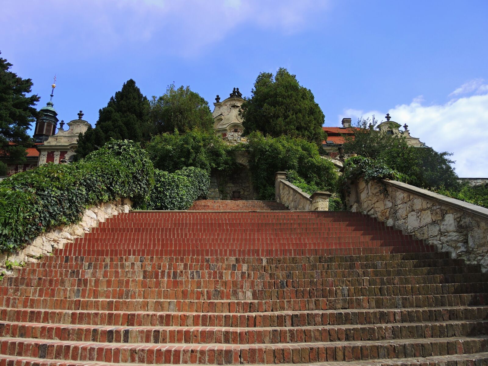 Nikon Coolpix P7800 sample photo. Building, castle, monument photography