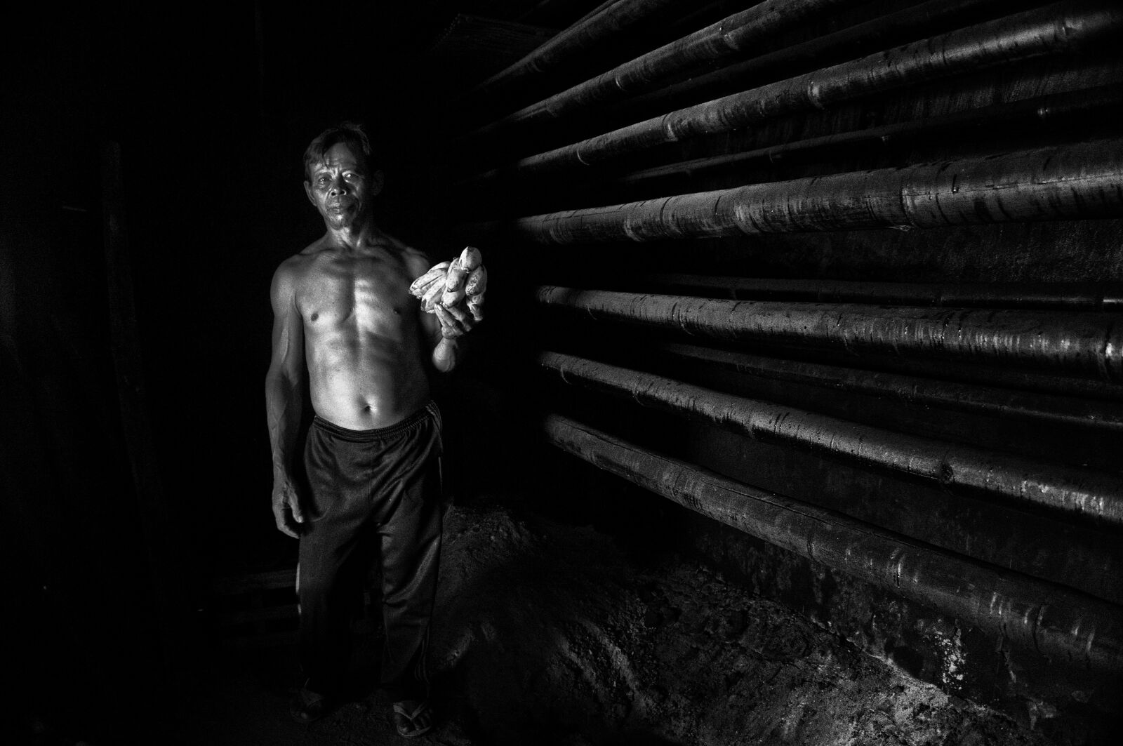 Sony Alpha NEX-5T sample photo. Man, portrait, worker photography