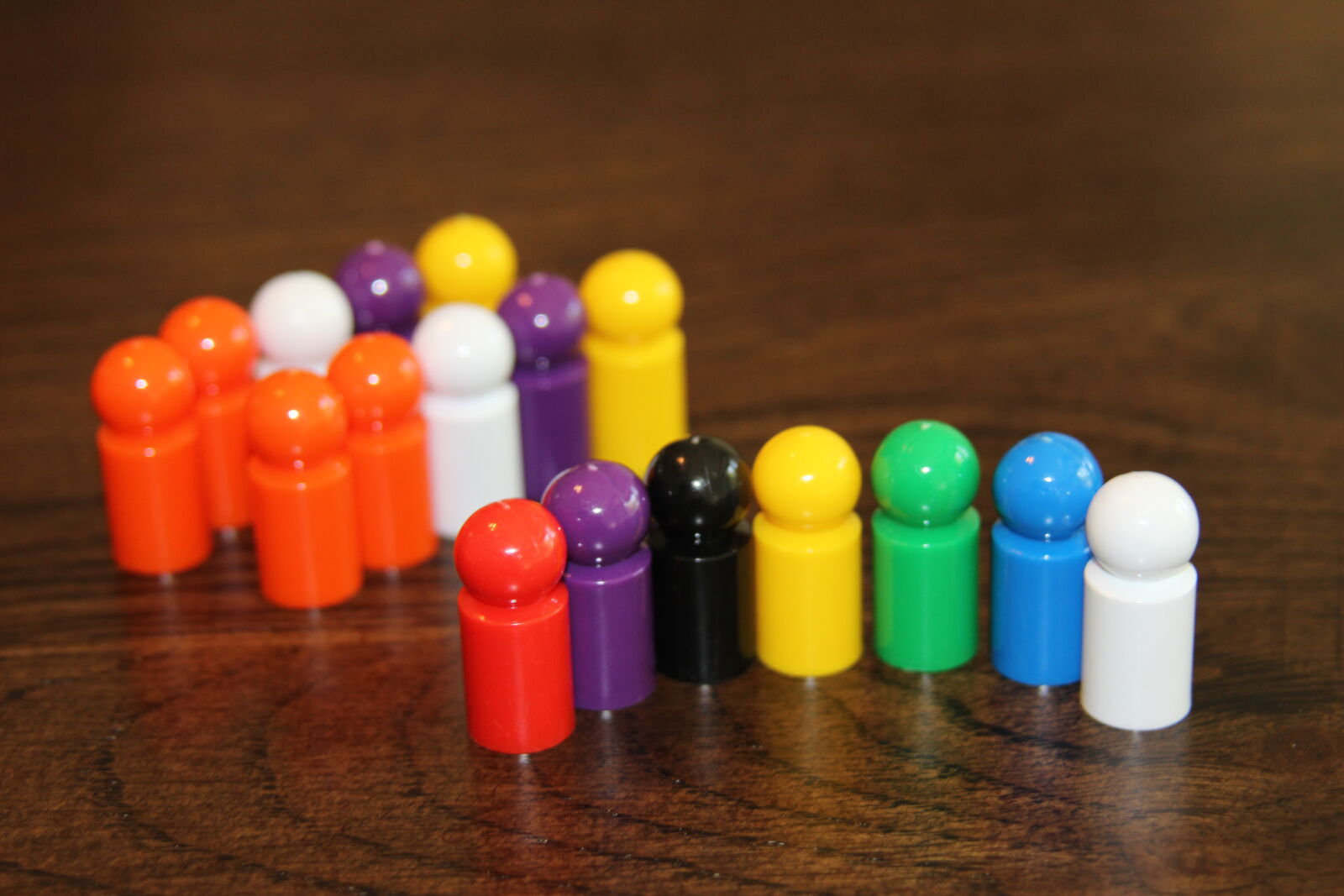 Canon EOS 600D (Rebel EOS T3i / EOS Kiss X5) sample photo. Colorful, game, pawn, plastic photography