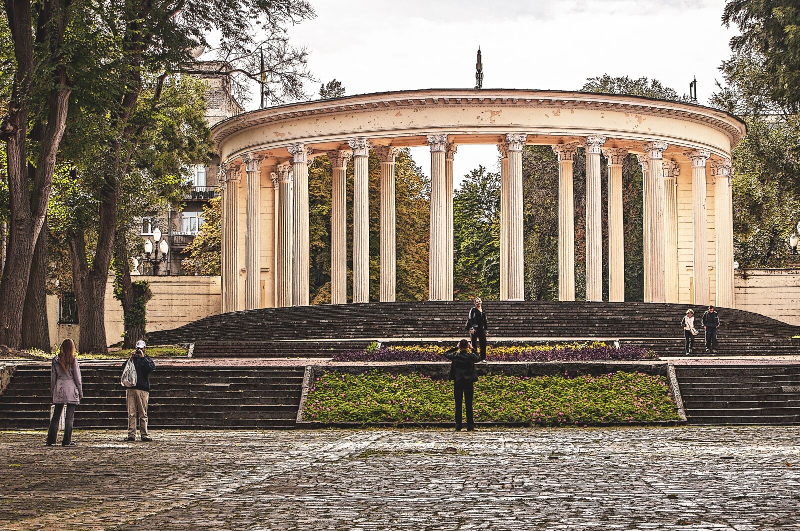 Nikon D90 sample photo. Columns, people, stairs photography