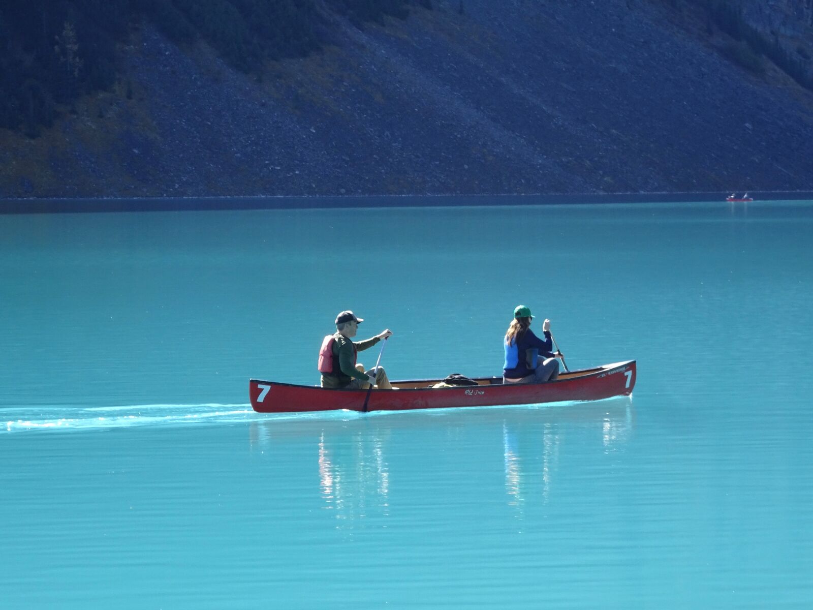Sony Cyber-shot DSC-HX90V sample photo. Canoe, emerald, lake photography