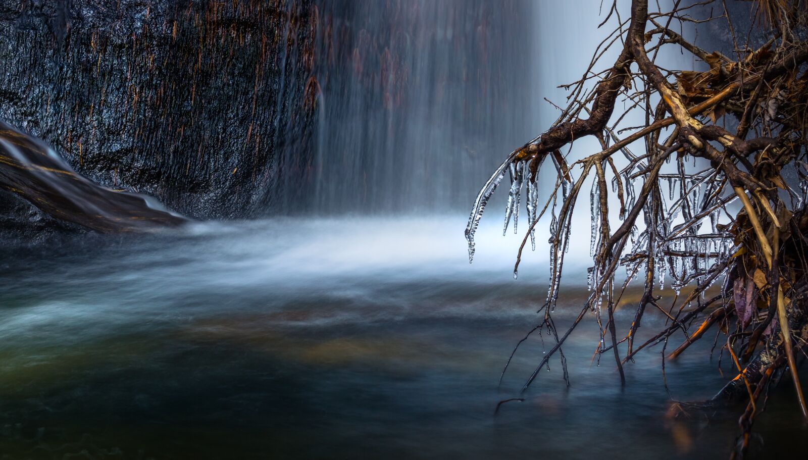 Sony a6000 sample photo. Waterfalls, nature, roots photography
