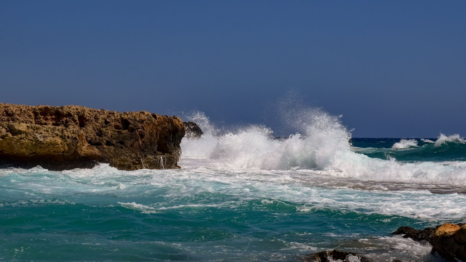 Nikon D3300 sample photo. Rocky coast, waves, smashing photography