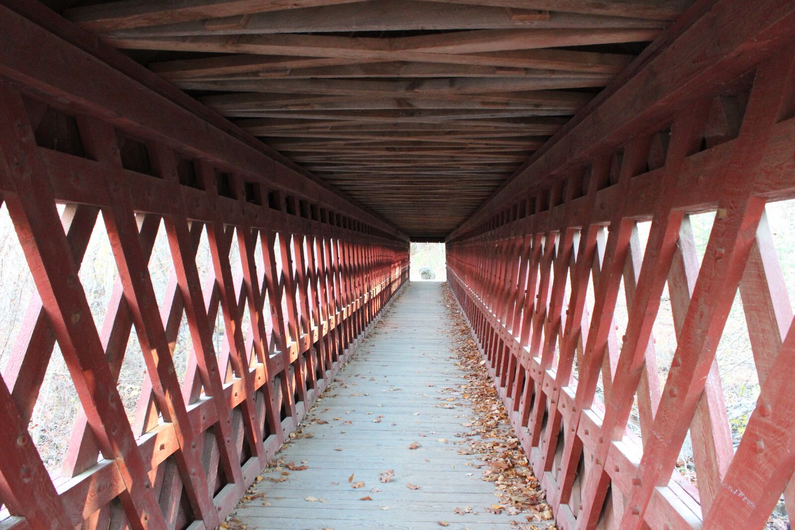 Canon EOS 600D (Rebel EOS T3i / EOS Kiss X5) sample photo. Covered bridge, autumn, twilight photography
