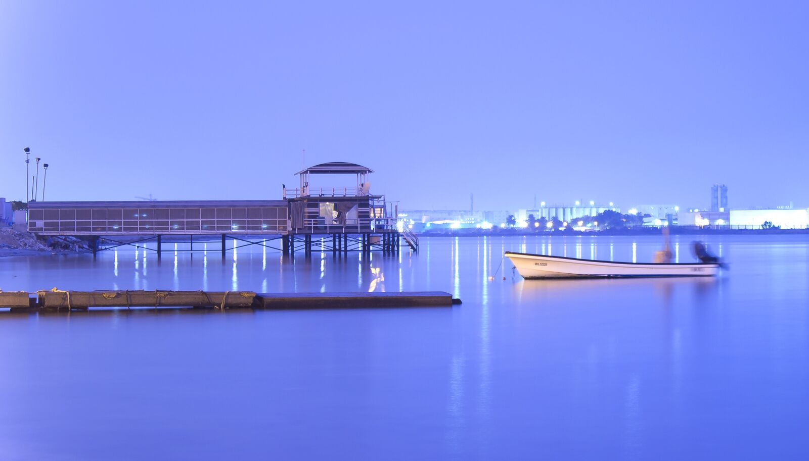Canon EOS 600D (Rebel EOS T3i / EOS Kiss X5) sample photo. Blue hour, cost, boat photography