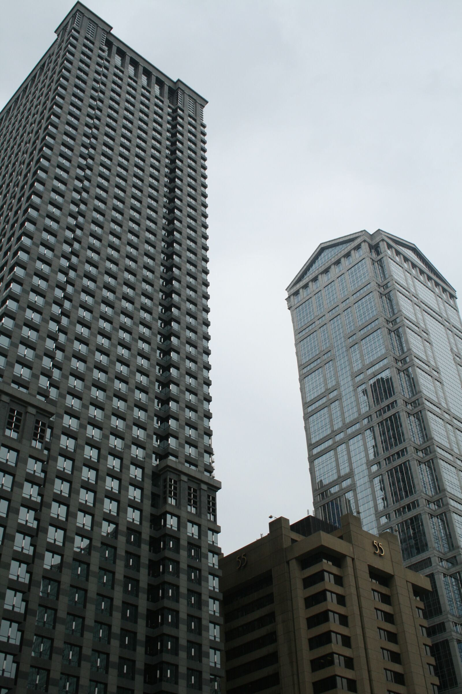 Canon EOS 400D (EOS Digital Rebel XTi / EOS Kiss Digital X) sample photo. Skyscraper, building, chicago photography