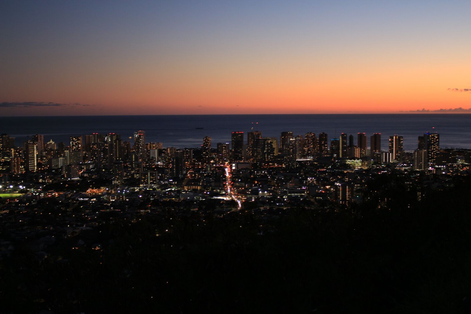 Canon EOS 650D (EOS Rebel T4i / EOS Kiss X6i) sample photo. Sunset, citynight, honolulu photography