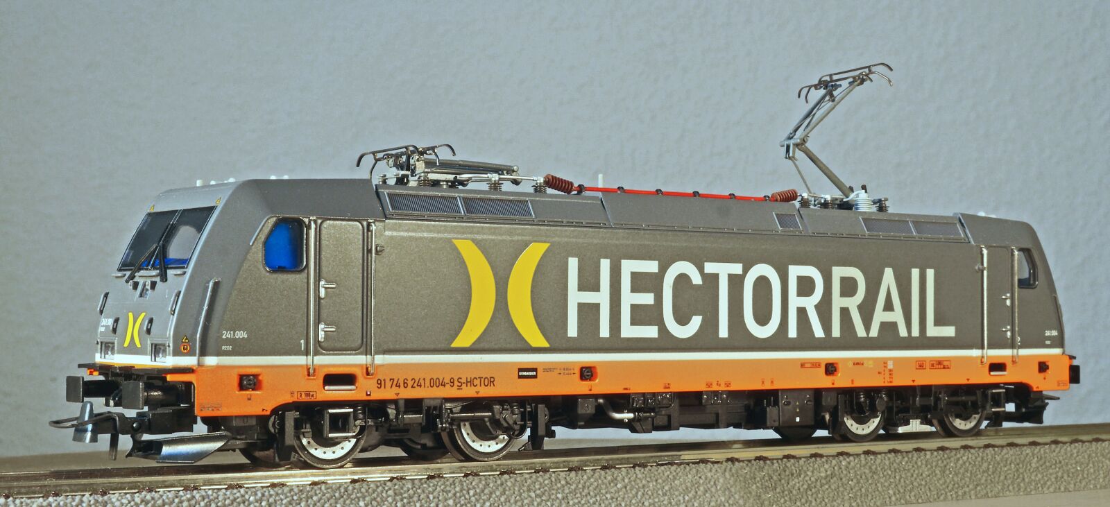 Panasonic Lumix DMC-GH3 sample photo. Electric locomotive, model, scale photography