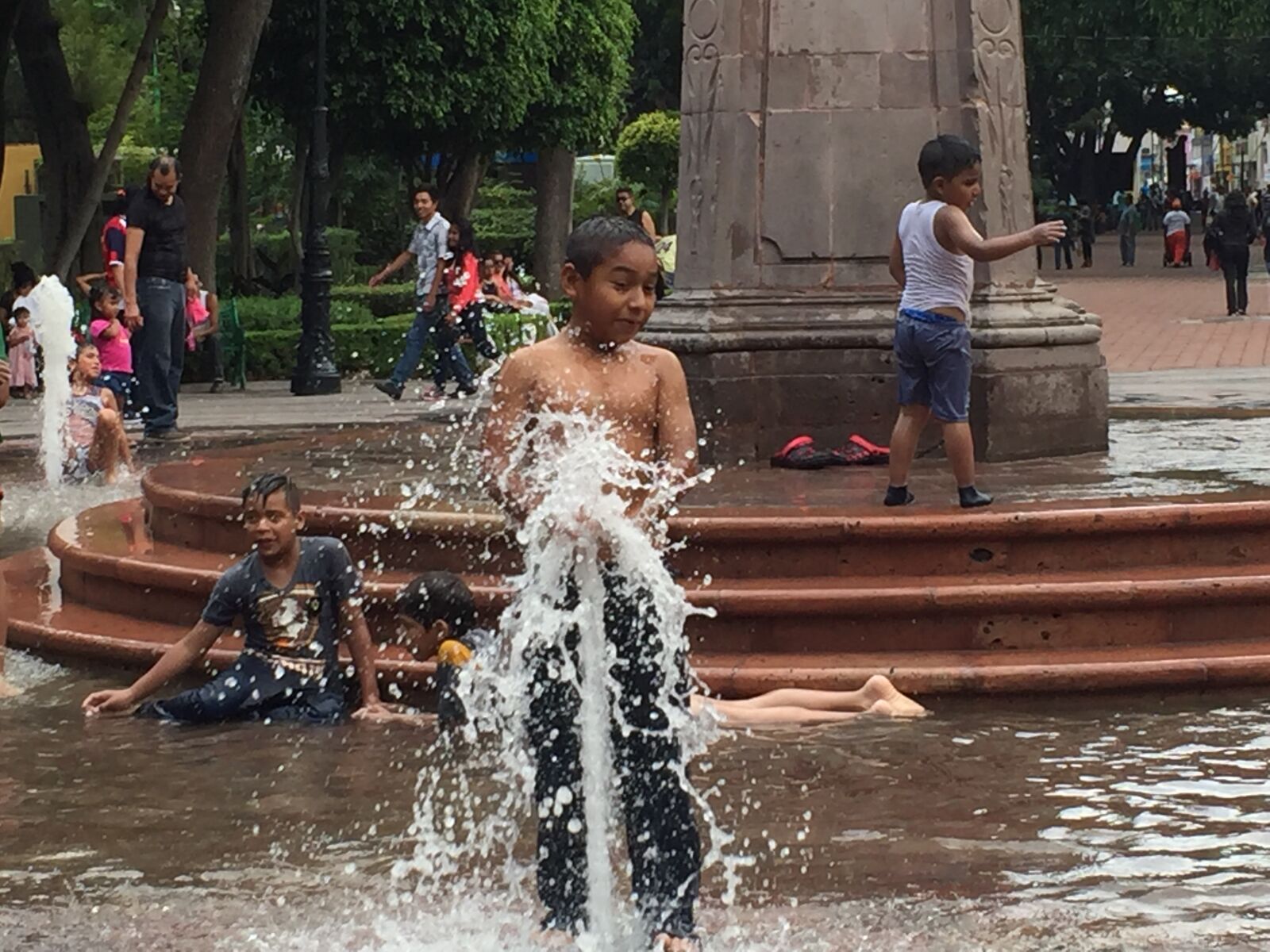 iPhone 6 back camera 4.15mm f/2.2 sample photo. Kid, playing photography