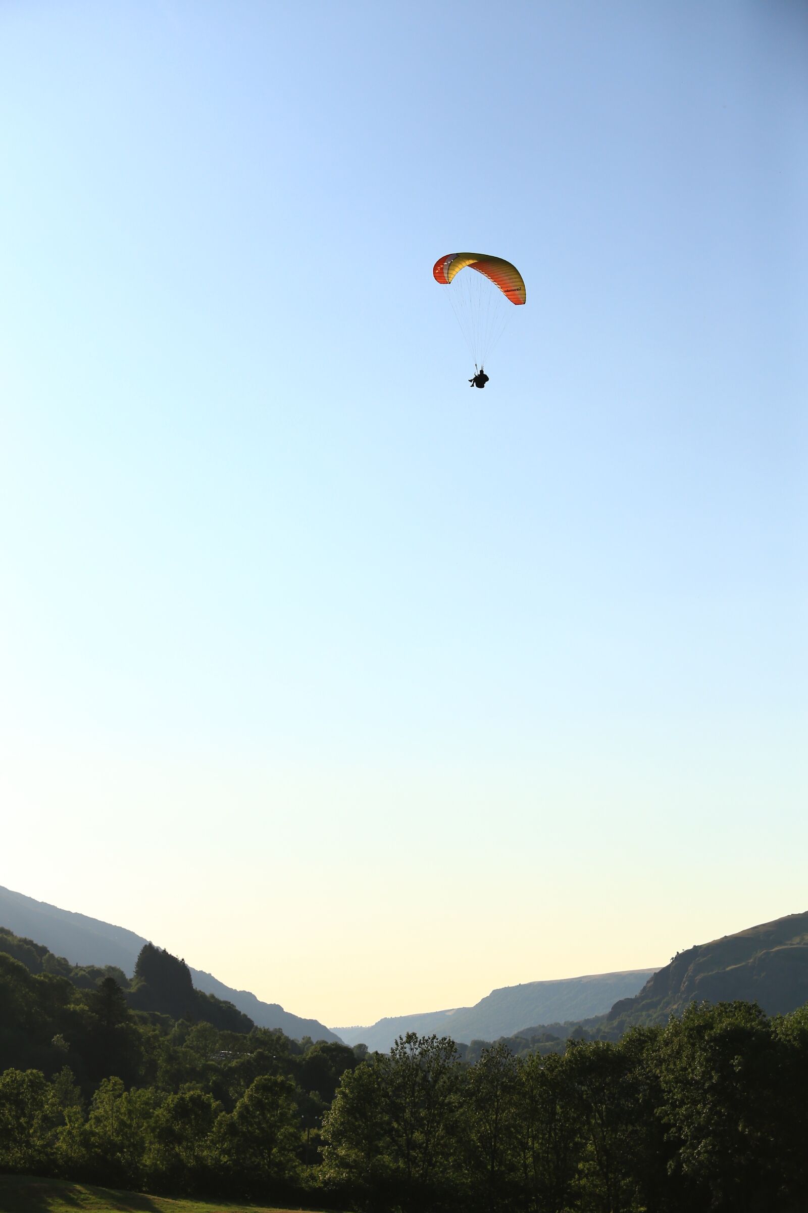 Canon EF 70-200mm F2.8L USM sample photo. Landscape, paragliding, fly photography
