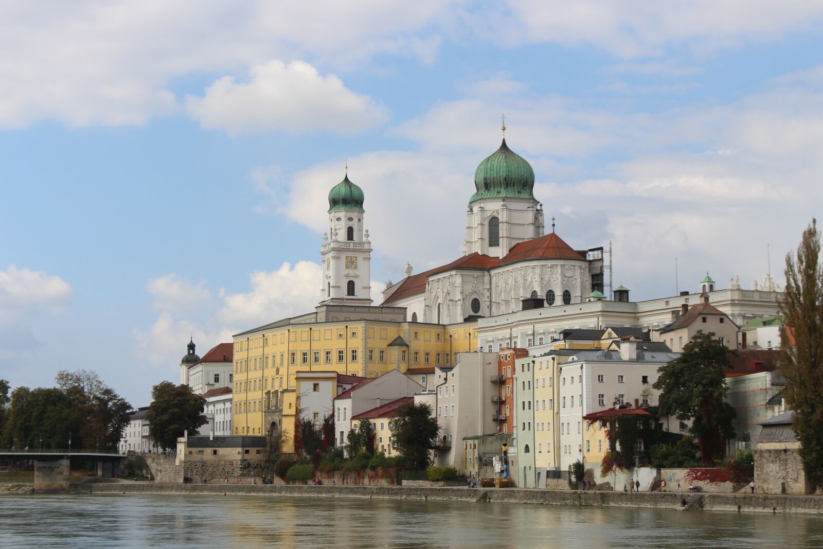 Canon EOS 700D (EOS Rebel T5i / EOS Kiss X7i) sample photo. Passau, river, historic center photography