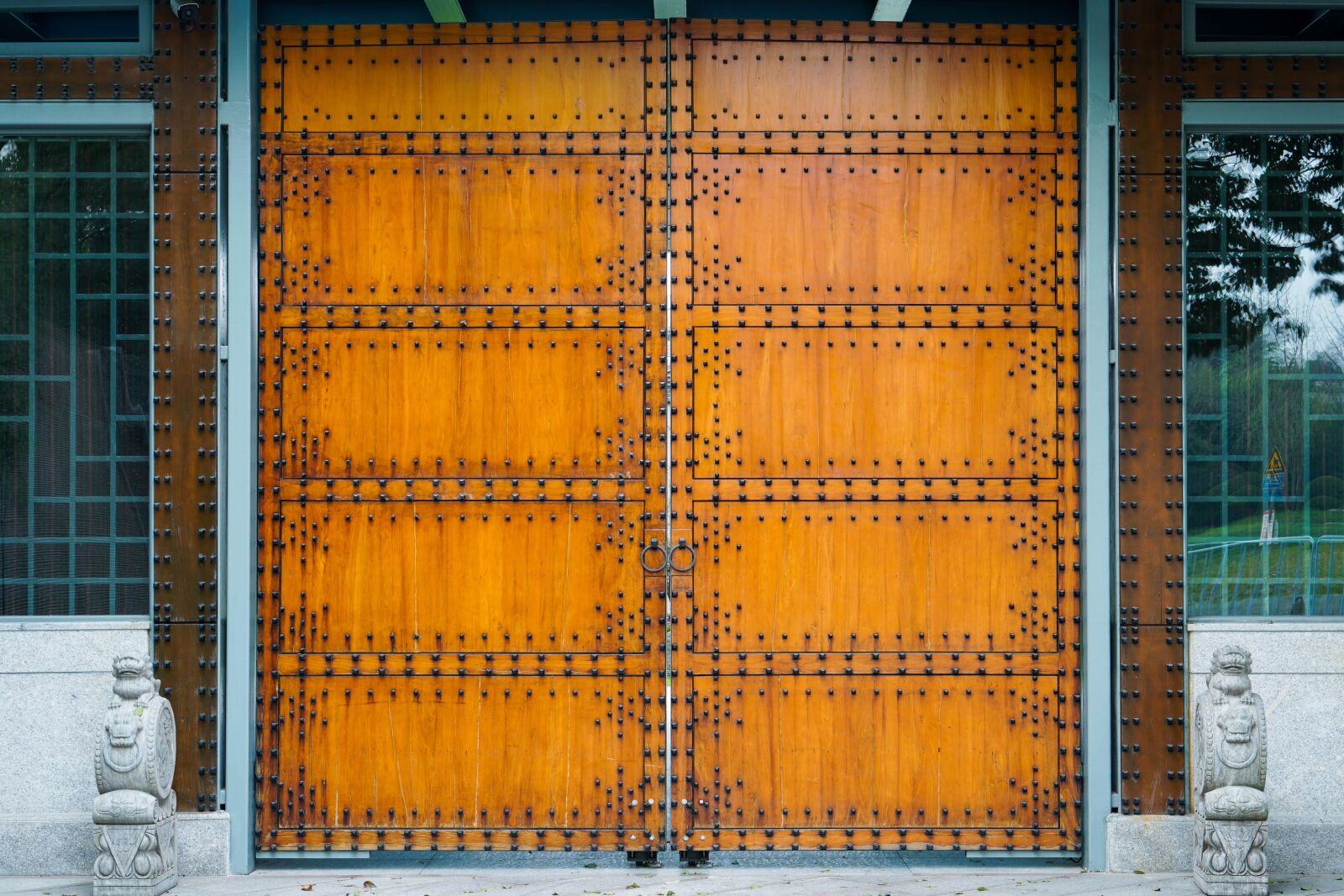 E 50mm F1.8 OSS sample photo. Gate, chinese gate, cross photography