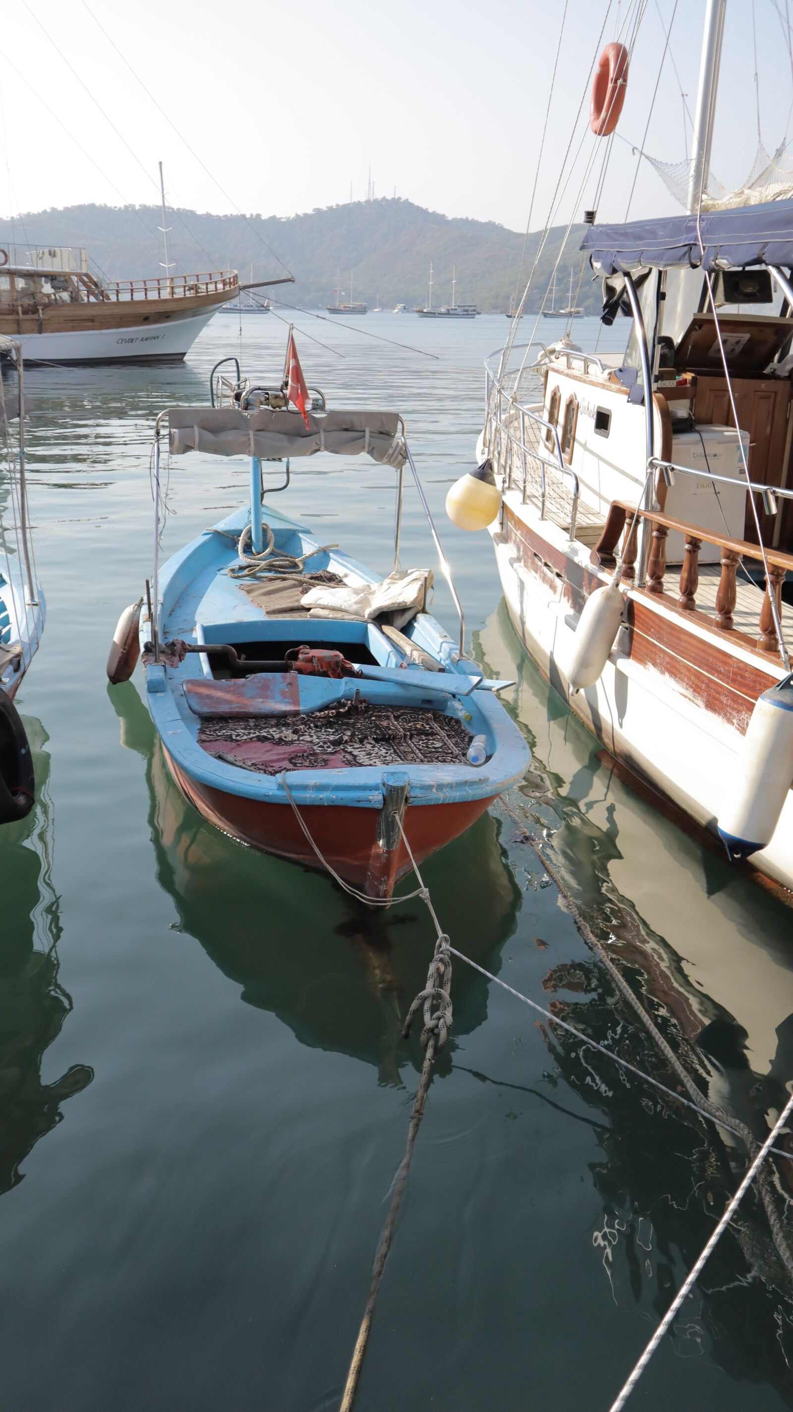 Canon EF-M 15-45mm F3.5-6.3 IS STM sample photo. Boat, harbour, sea photography