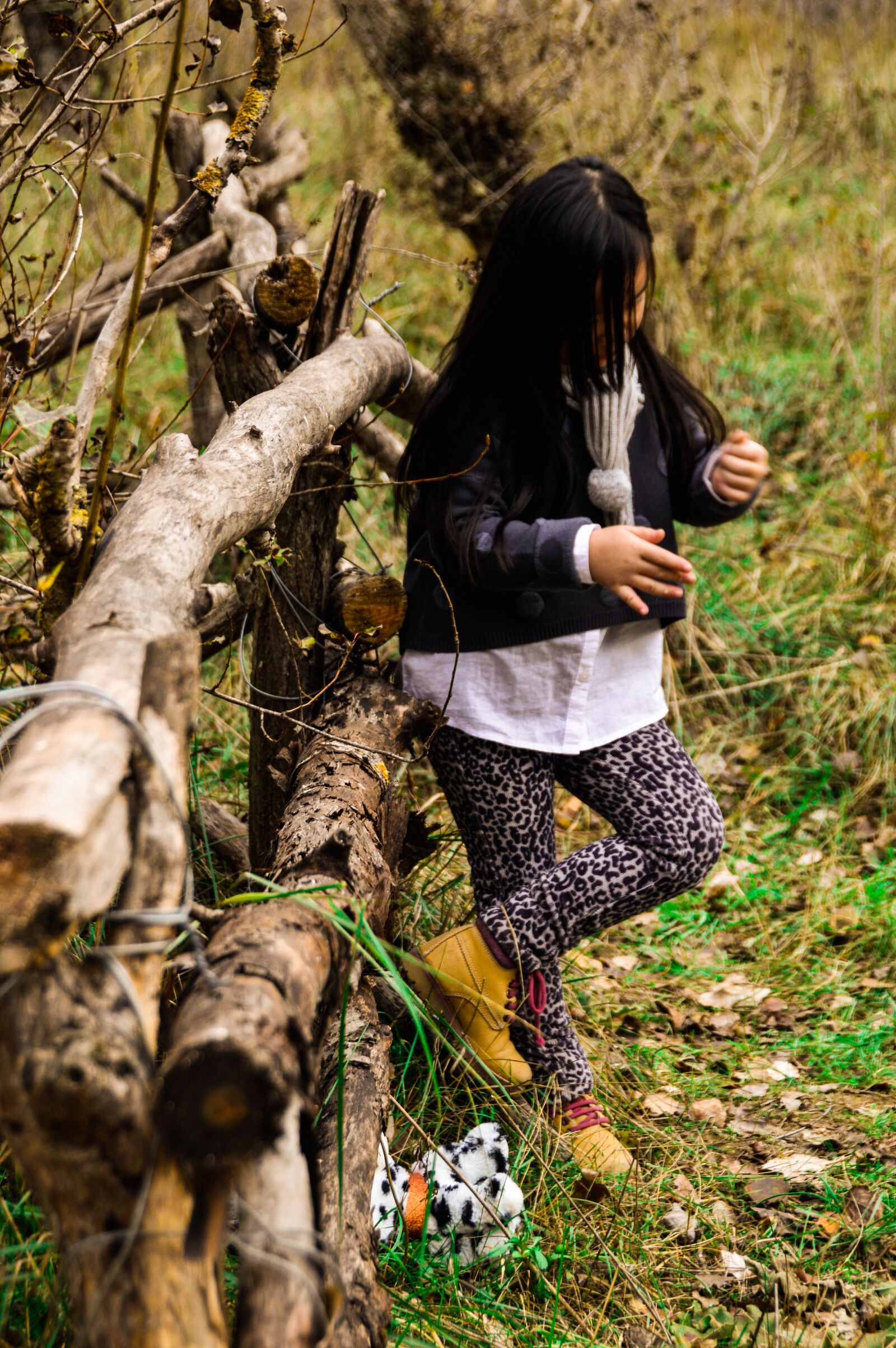 Nikon D3200 sample photo. Girl, meditating, field photography