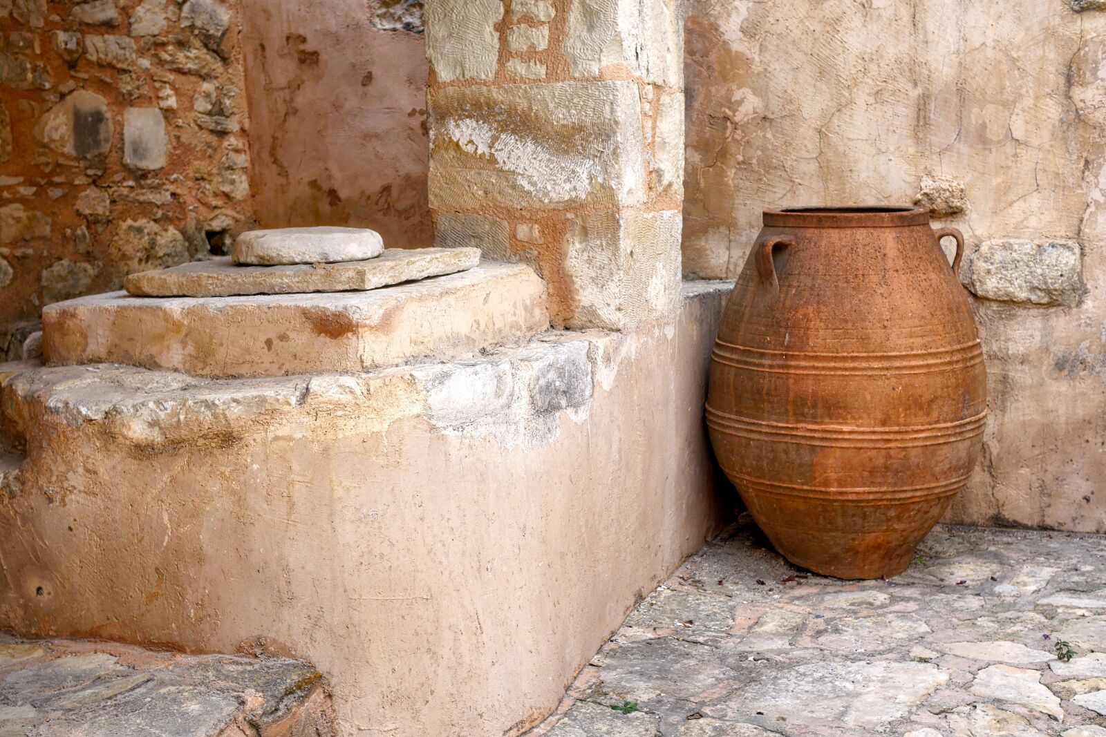 Panasonic Lumix DMC-GX8 sample photo. Old, container, barrel photography
