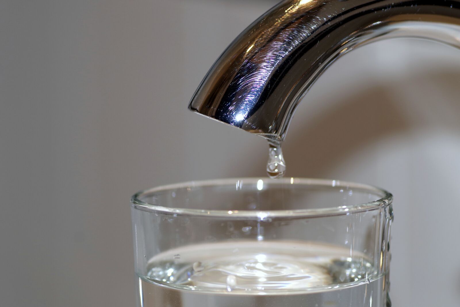 Pentax K-S2 sample photo. Water, faucet, waterworks photography