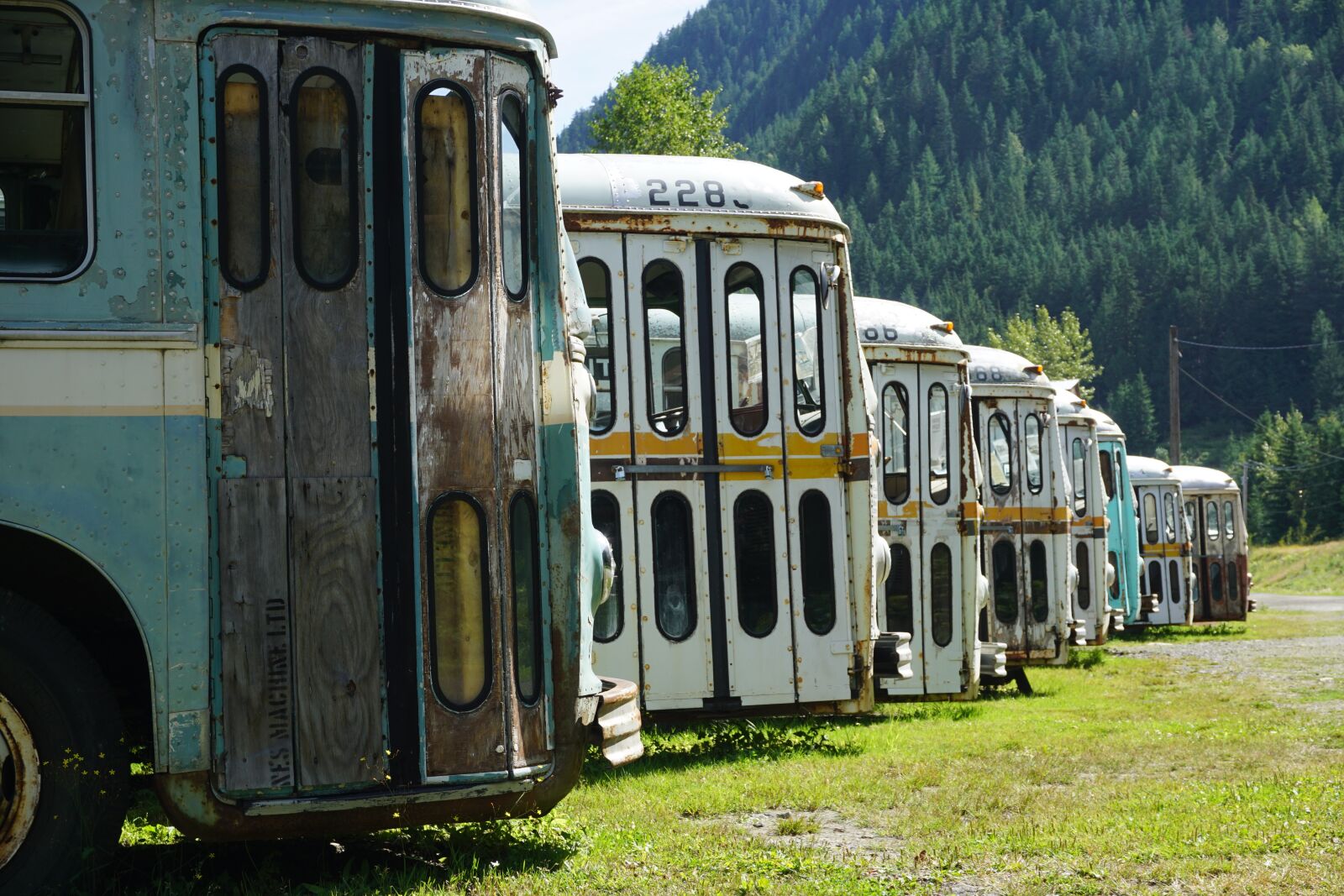 Sony E 16-50mm F3.5-5.6 PZ OSS sample photo. Bus, oldtimer, canada photography