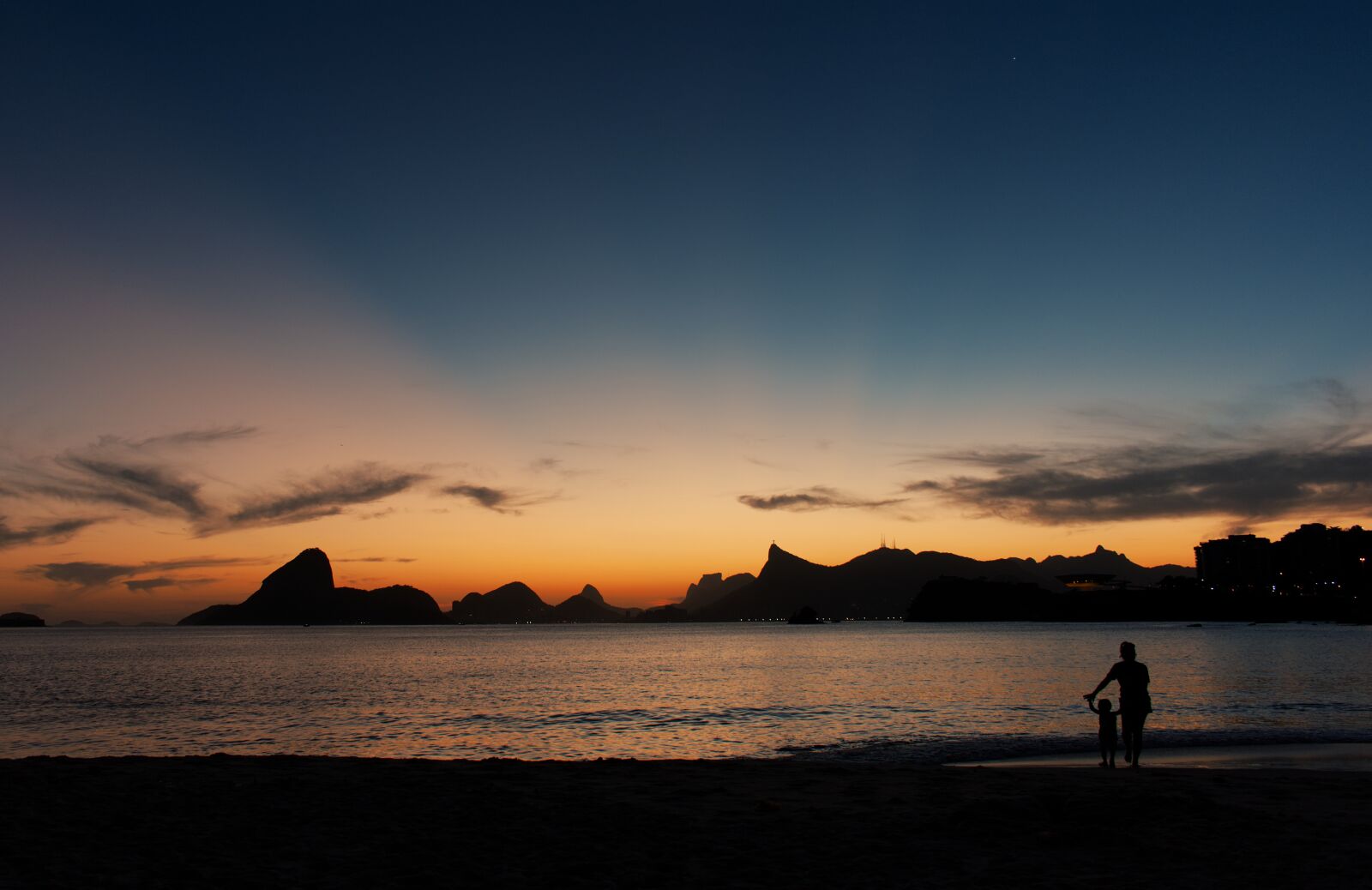 Nikon D5600 sample photo. Sunset, sea, mother photography