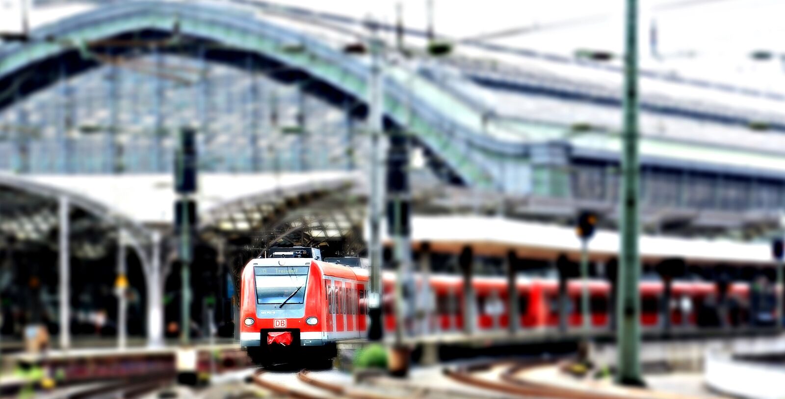 Canon EOS 550D (EOS Rebel T2i / EOS Kiss X4) sample photo. Cologne, central station, railway photography