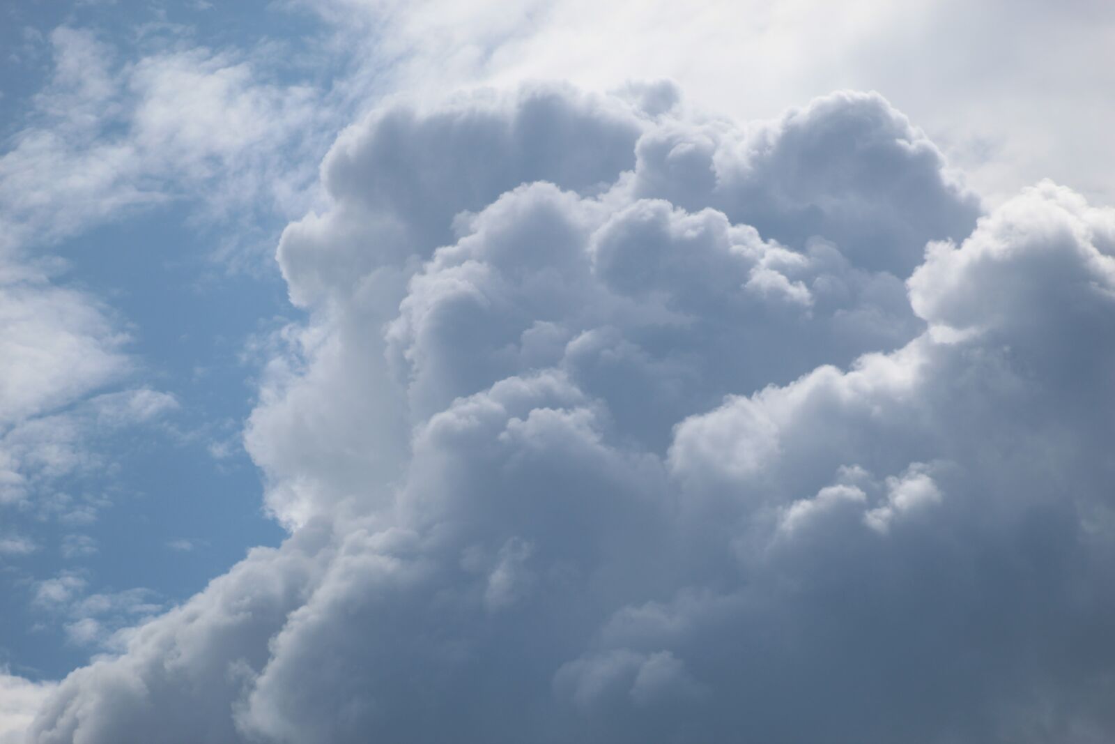 Canon EOS 4000D (EOS Rebel T100 / EOS 3000D) sample photo. Clouds, sky, cumulus photography