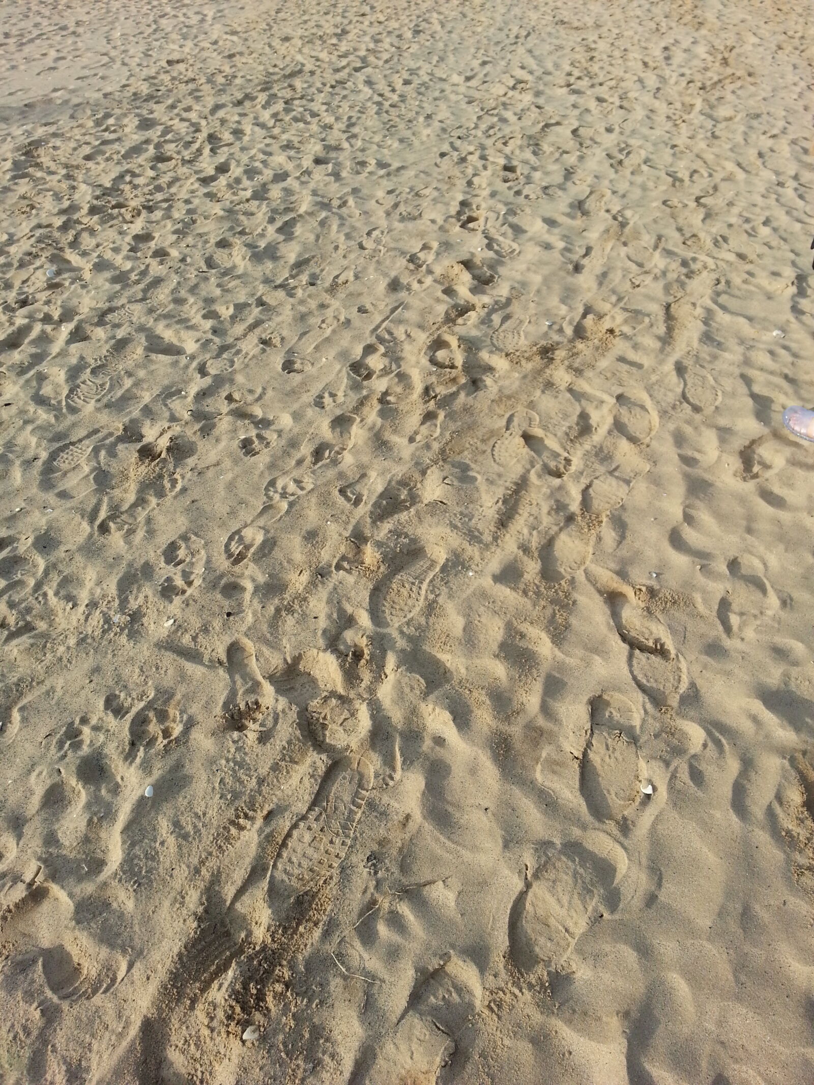 Samsung Galaxy S3 sample photo. Beach, footprints, patterns, sand photography