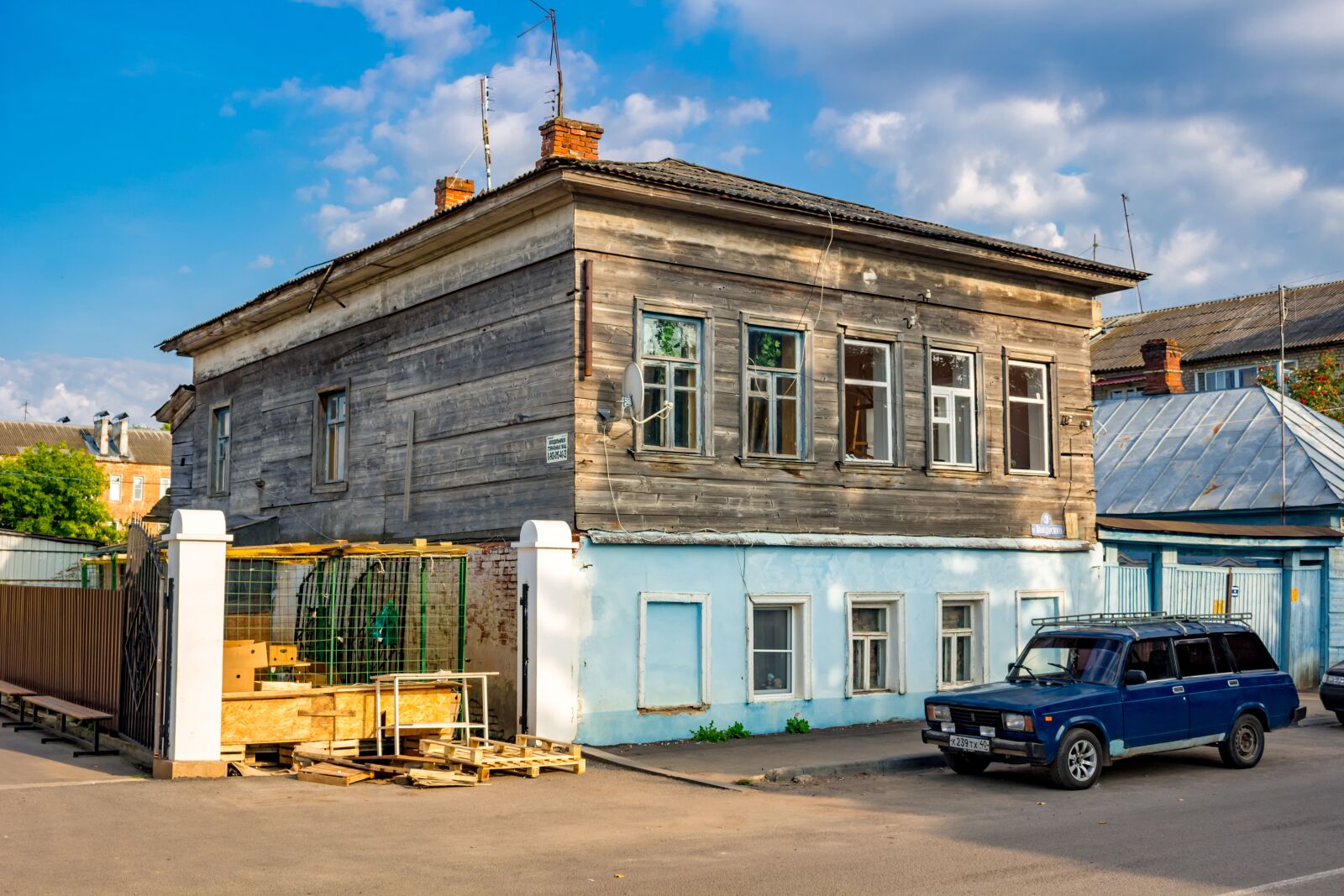 Canon EOS 100D (EOS Rebel SL1 / EOS Kiss X7) sample photo. House, old, russia photography