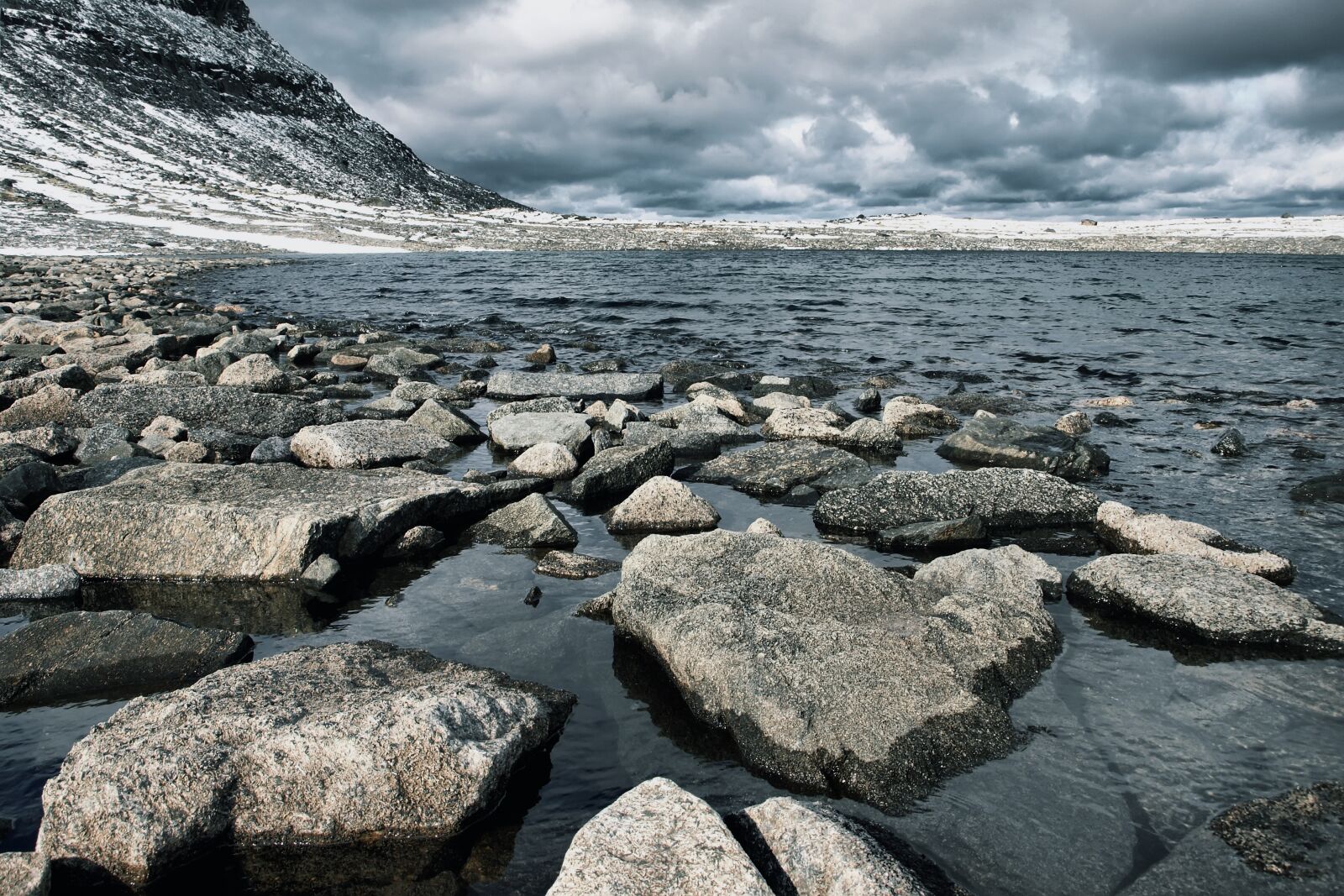 Olympus E-510 (EVOLT E-510) sample photo. Landscape, lake, rock photography